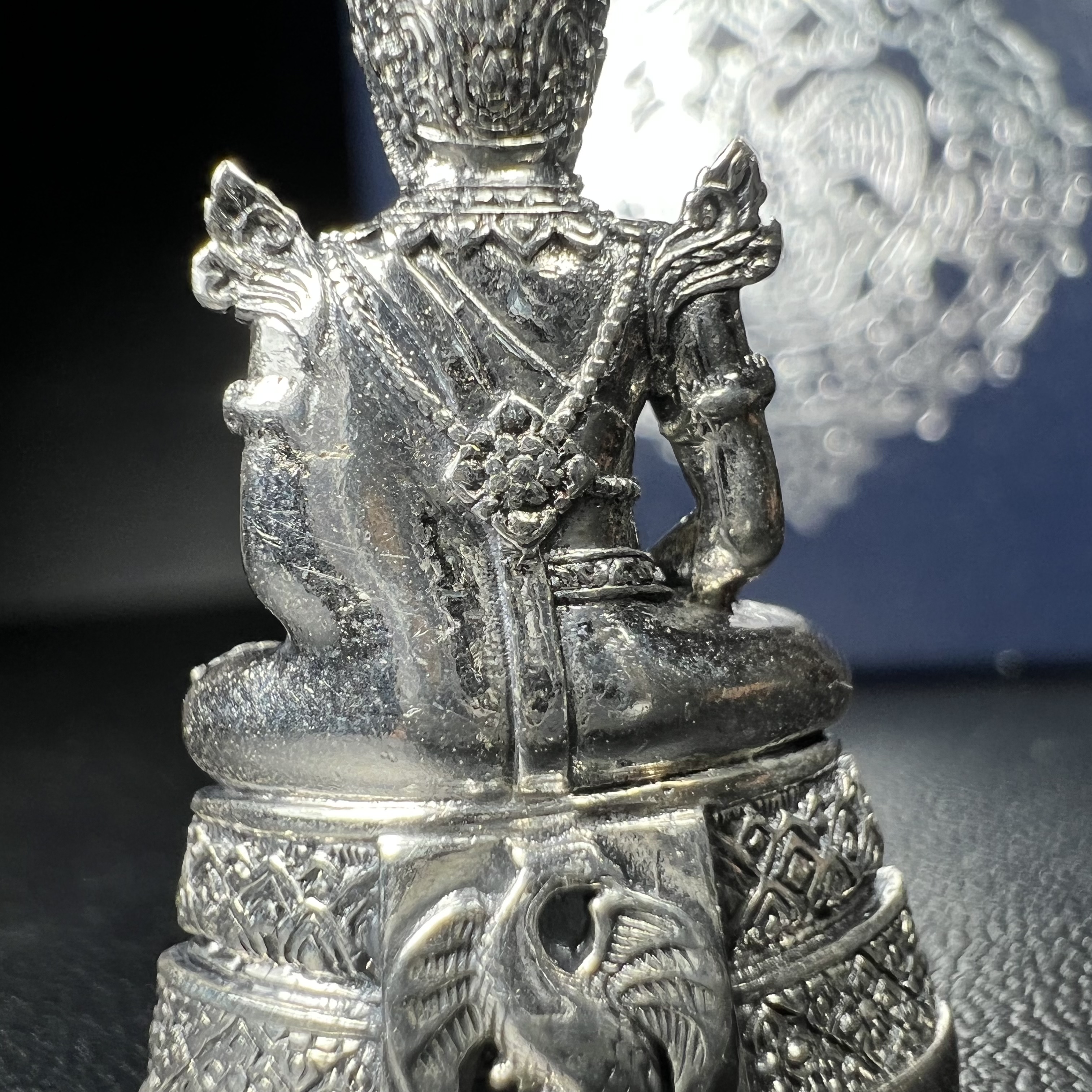 พระแก้วมรกต กรมสรรพสามิตจัดสร้างขึ้นเนื่องในโอกาสครบรอบ 64 ปีของกรมสรรพสามิต และเนื่องในวโรกาสที่พระบาทสมเด็จพระเจ้าอยู่หัวทรงครองราชย์ครบ 50 ปีในปีกาญจนาภิเษก เมื่อ พ.ศ.2539 เนื้อเงินรมดำขัดเงาพร้อมกล่องบรรจุเดิม