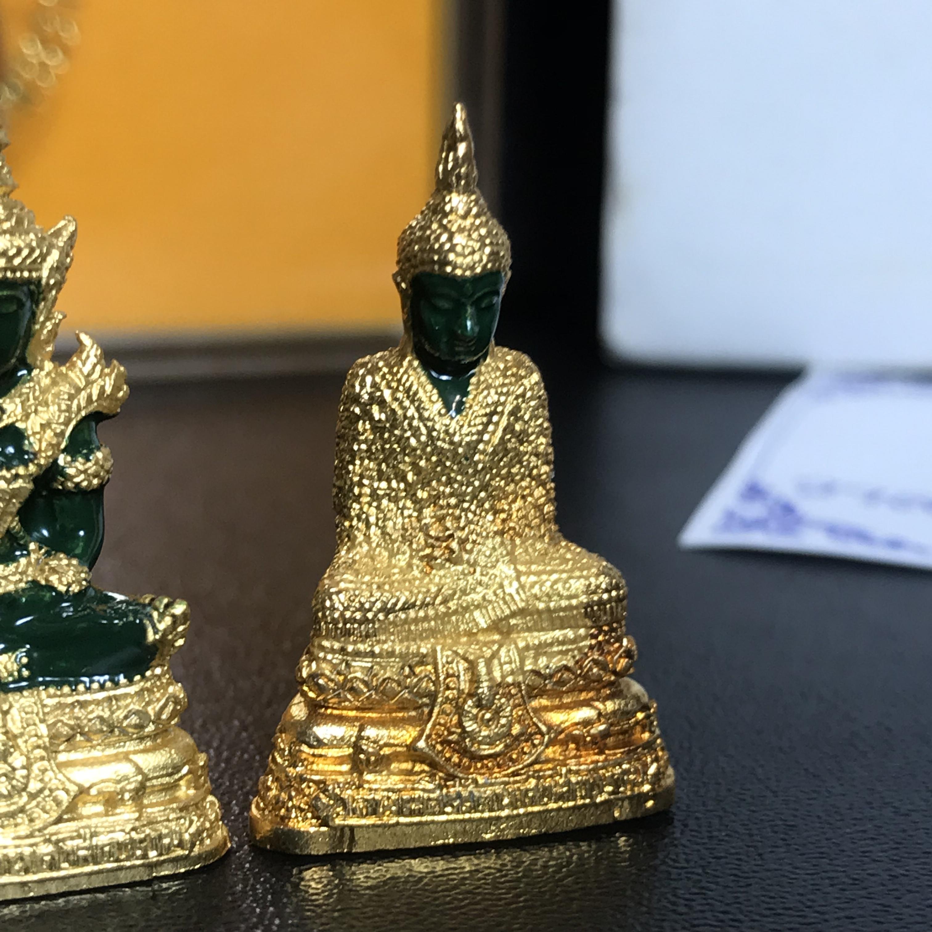 พระพุทธมหามณีรัตนปฏิมากร(พระแก้วมรกต) วัดพระศรีรัตนศาสดาราม สำนักพระราชวัง จัดสร้าง ชุด3 ฤดู ร้อน ฝน หนาว(บรรจุมวลสารใต้ฐาน)