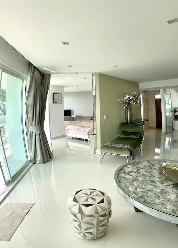 For Sales : Patong, Seaview Luxurious condo, 2 Bedrooms 2 Bathrooms 14th flr.