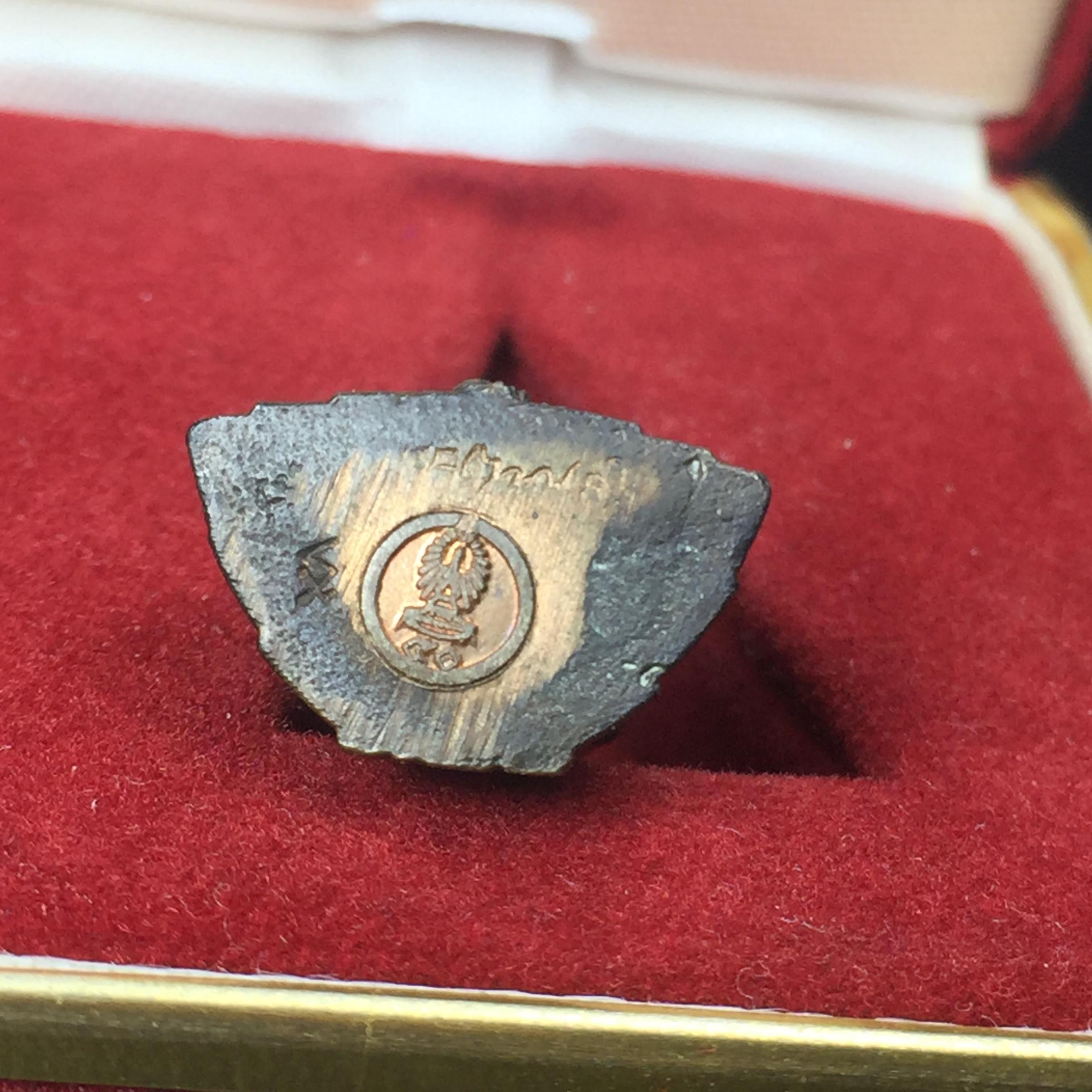 พระกริ่งพระพุทธชินสีห์ ภปร ทันโตเสฏโฐ ปี 2533 เนื้อนวโลหะ (วัตถุมงคลหนึ่งเดียวที่บรรจุพระทนต์(ฟัน)ในหลวงรัชกาลที่9 พระราชทานให้จัดสร้าง)(1ใน1999องค์)