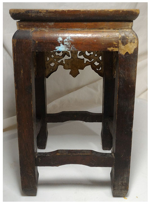 โต๊ะยอด หรือโต๊ะหมู่เดี่ยว เล็ก