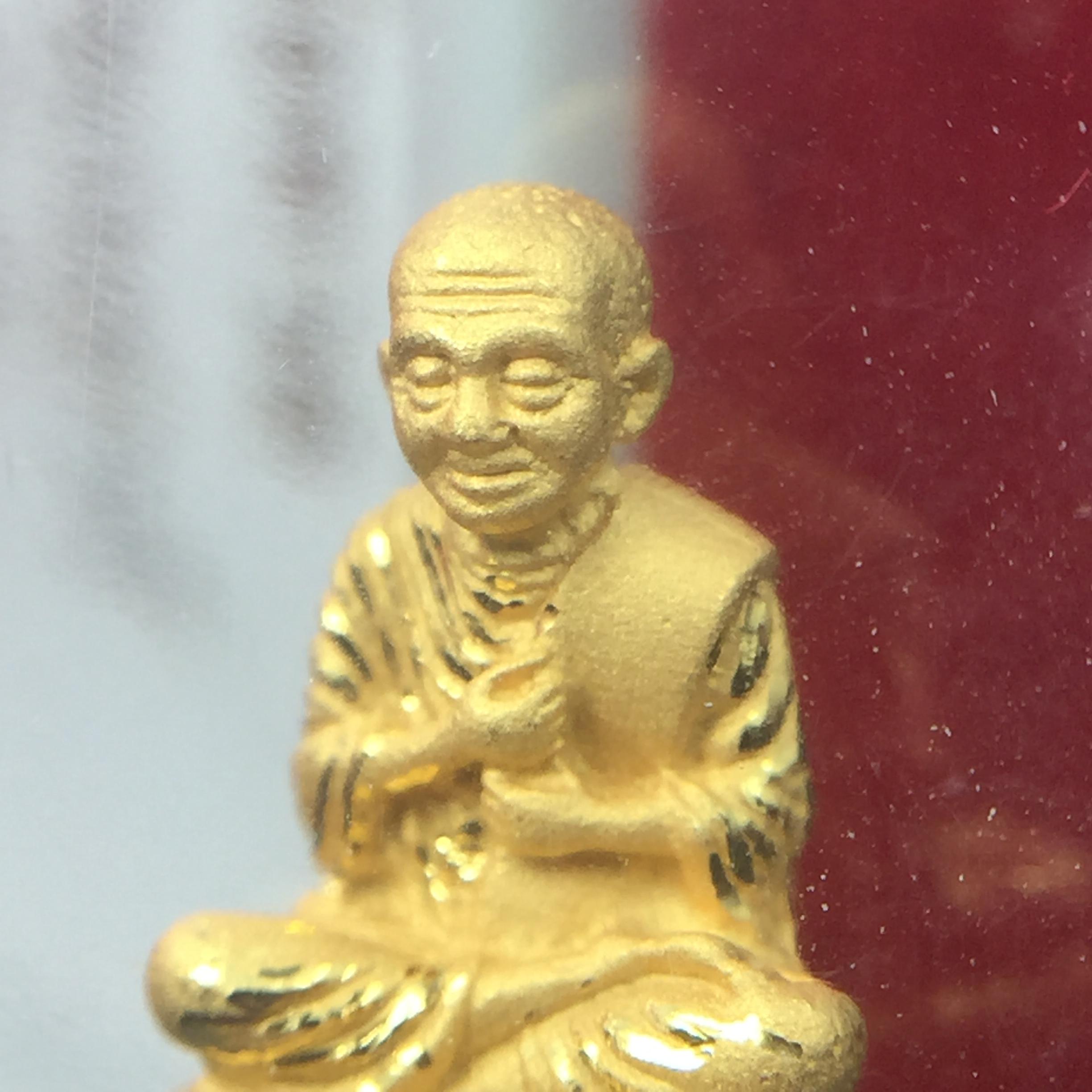 สมเด็จพระพุฒาจารย์โต พรหมรังสี(สมเด็จโต) รุ่นอุดมโชคโภคทรัพย์ ปี 2550 เนื้อทองคำ(สภาพ สวย ซีนซองเดิม กล่องบรรจุเดิมครบสมบูรณ์)