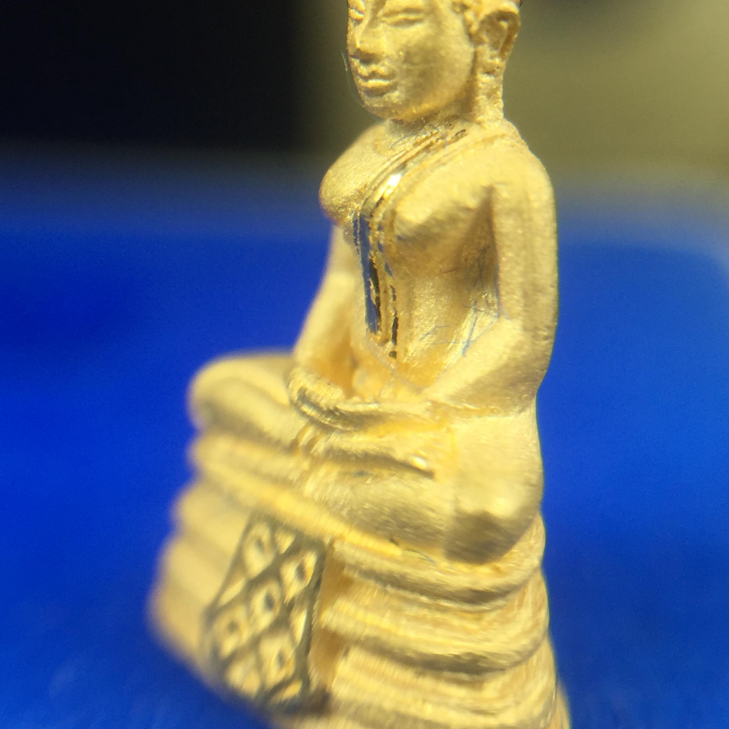 พระพุทธโสธร(หลวงพ่อโสธร) รุ่นสร้างอุโบสถ ปี2539 เนื้อทองคำ ลอยองค์พิมพ์เล็ก(หายาก) สภาพสวยเดิมกล่องบรรจุการ์ดใบรับรองเดิมครบสมบูรณ์
