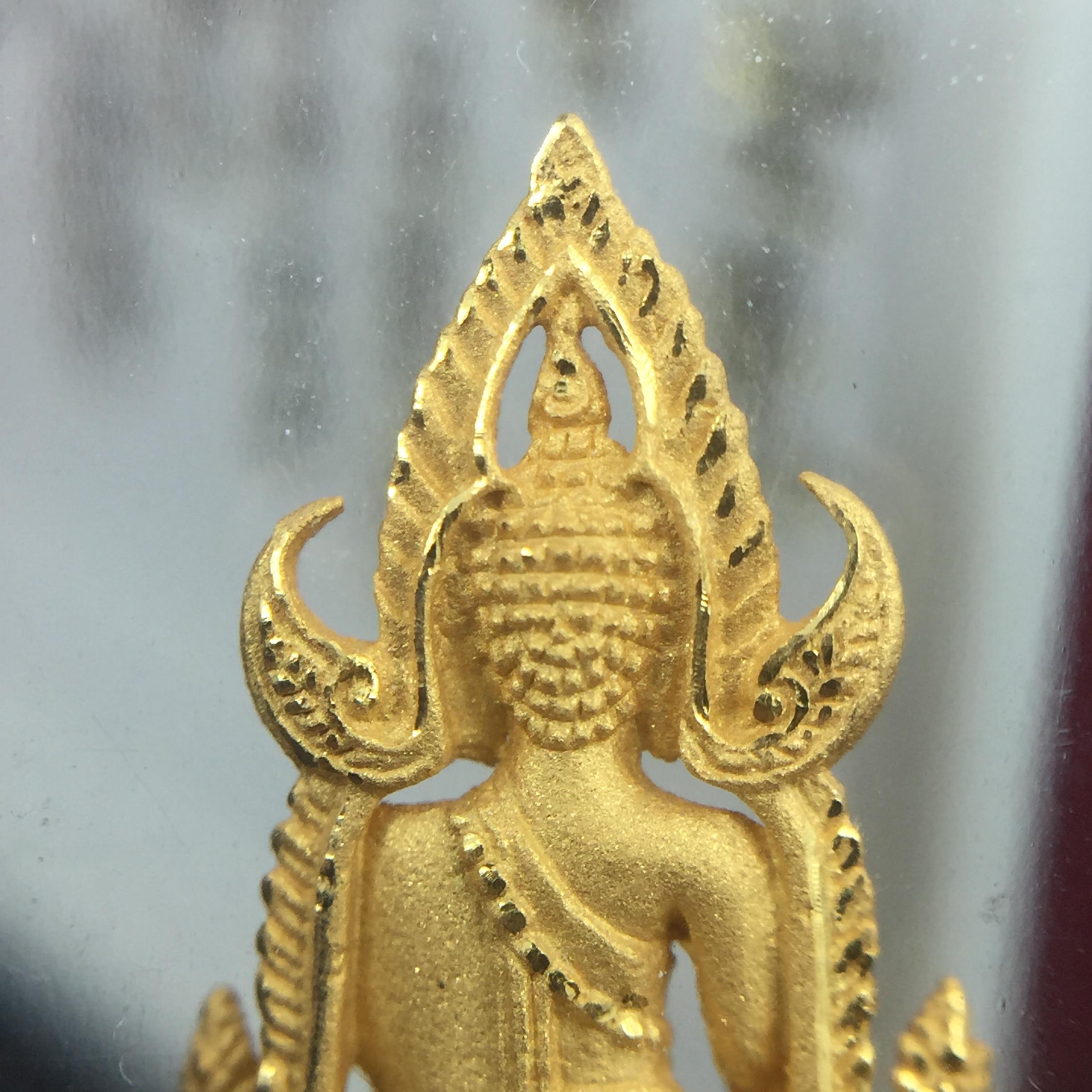 พระพุทธชินราช รุ่น ประวัติศาสตร์ มูลนิธิเพื่อตำรวจไทยจัดสร้าง ปี 2562 เนื้อทองคำขัดเงา พิมพ์ลอยองค์จิ๋ว(ขนาดสูง 1.5 ซม.) (สภาพ สวย ซีนซองเดิม กล่องบรรจุเดิมครบสมบูรณ์)