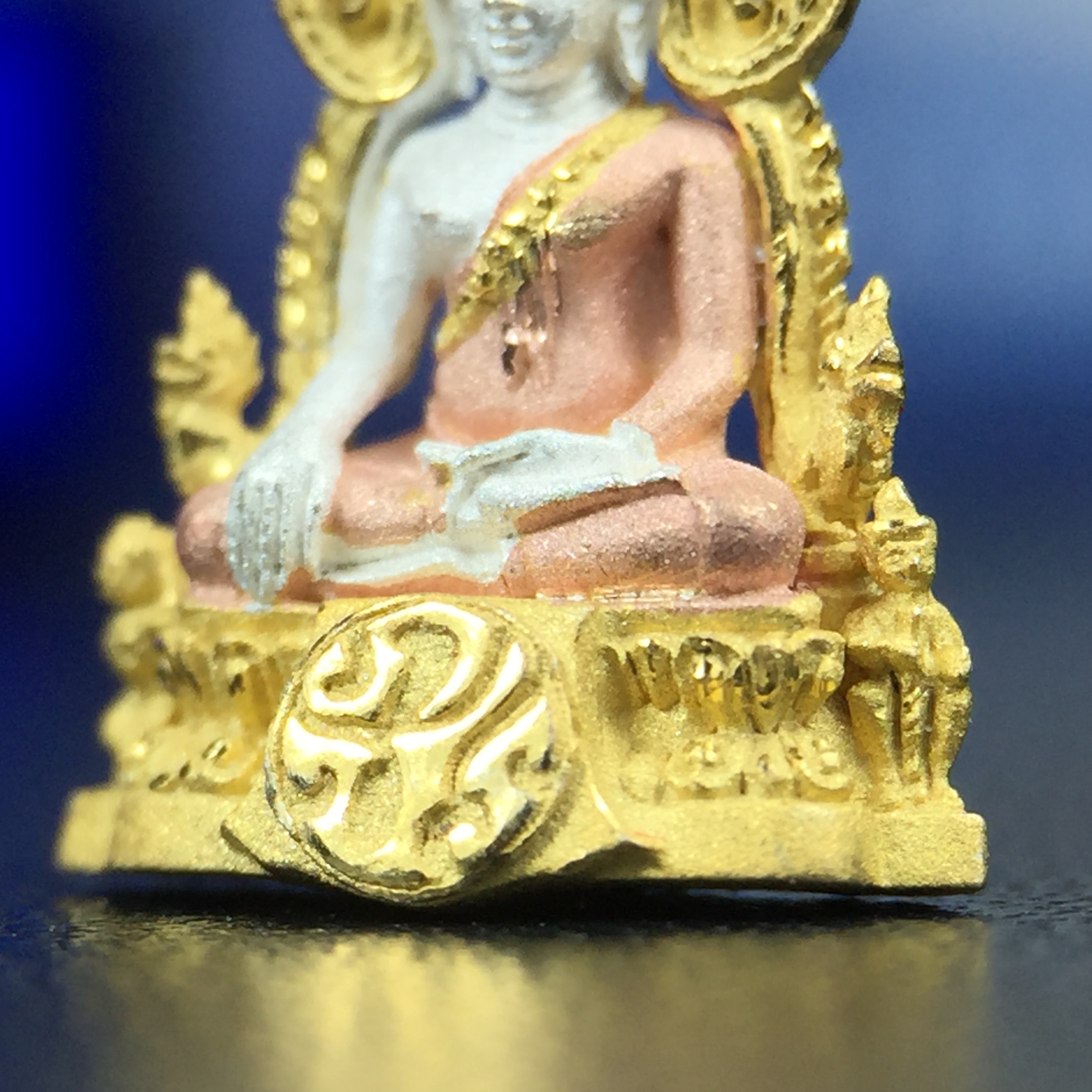 พระพุทธชินราช ภปร. โครงการ เพราะแผ่นดินนี้คือแผ่นดินเกิด เนื้อเงินชุบสามกษัตริย์ ปี2551 ขนาดหน้าตัก1/4นิ้ว (สวยงามหายาก)