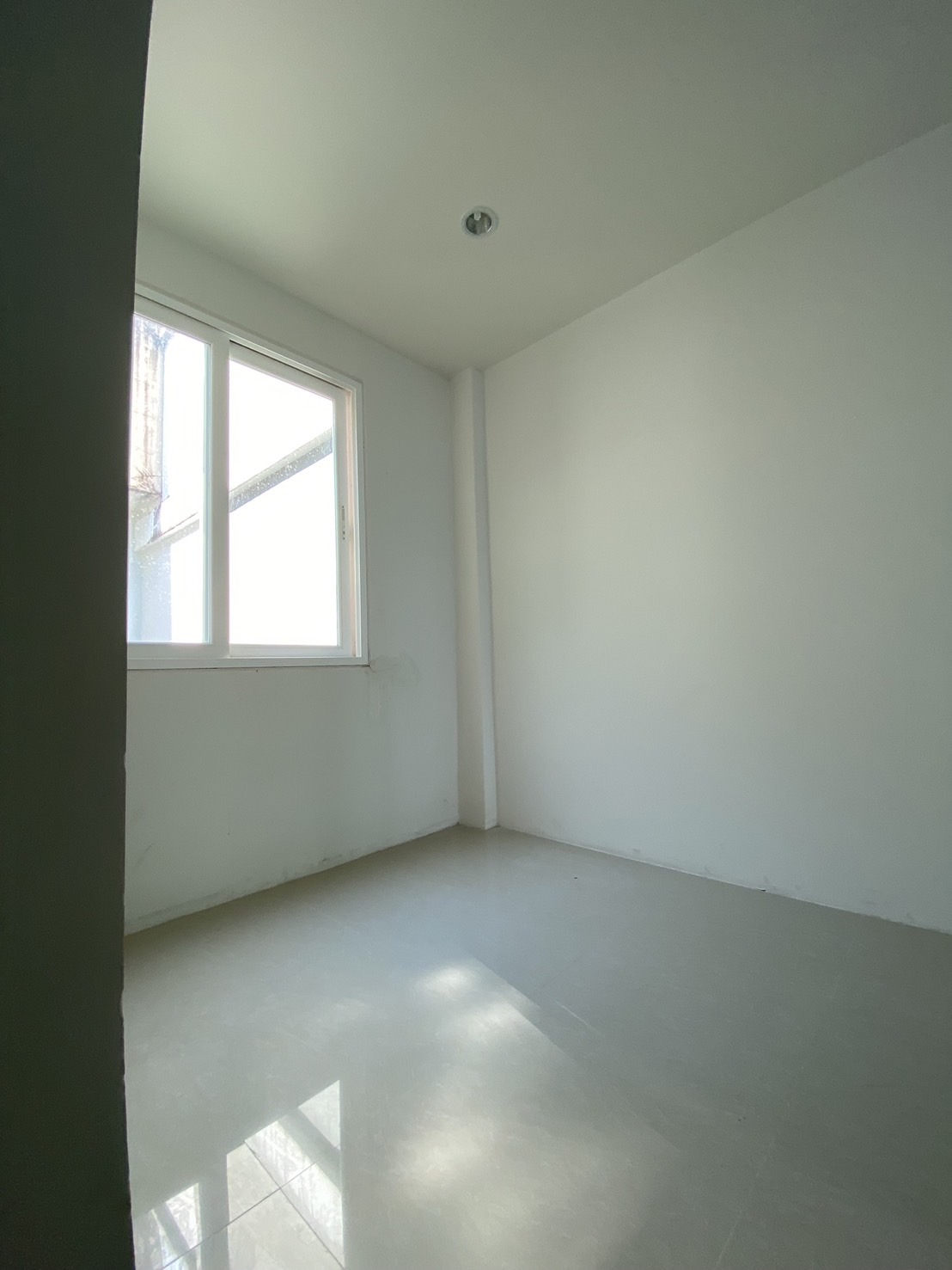 For Sales : Sea front, 2-Story commercial buildings, 3 Bedroom 6 Bathroom