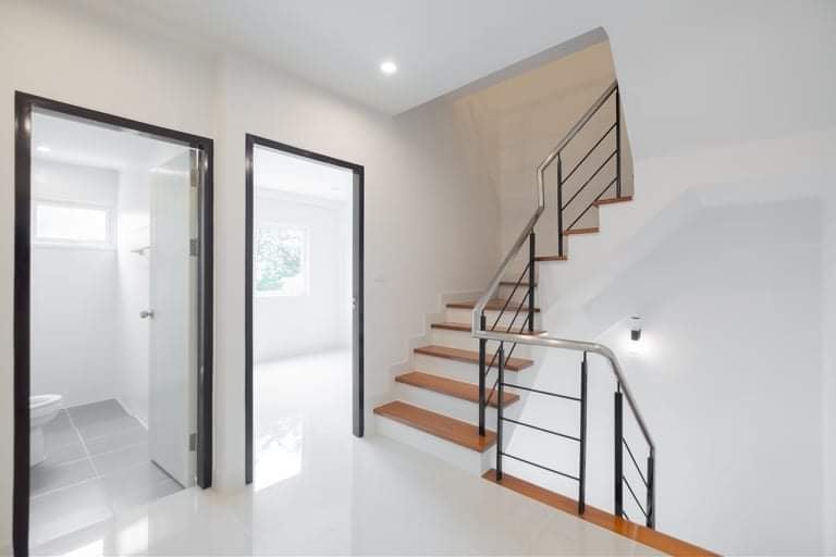 For Sales : Kohkaew, 3-Storey Commercial Builing, 4 Bedrooms 3 Bathrooms, 18 Sqw.