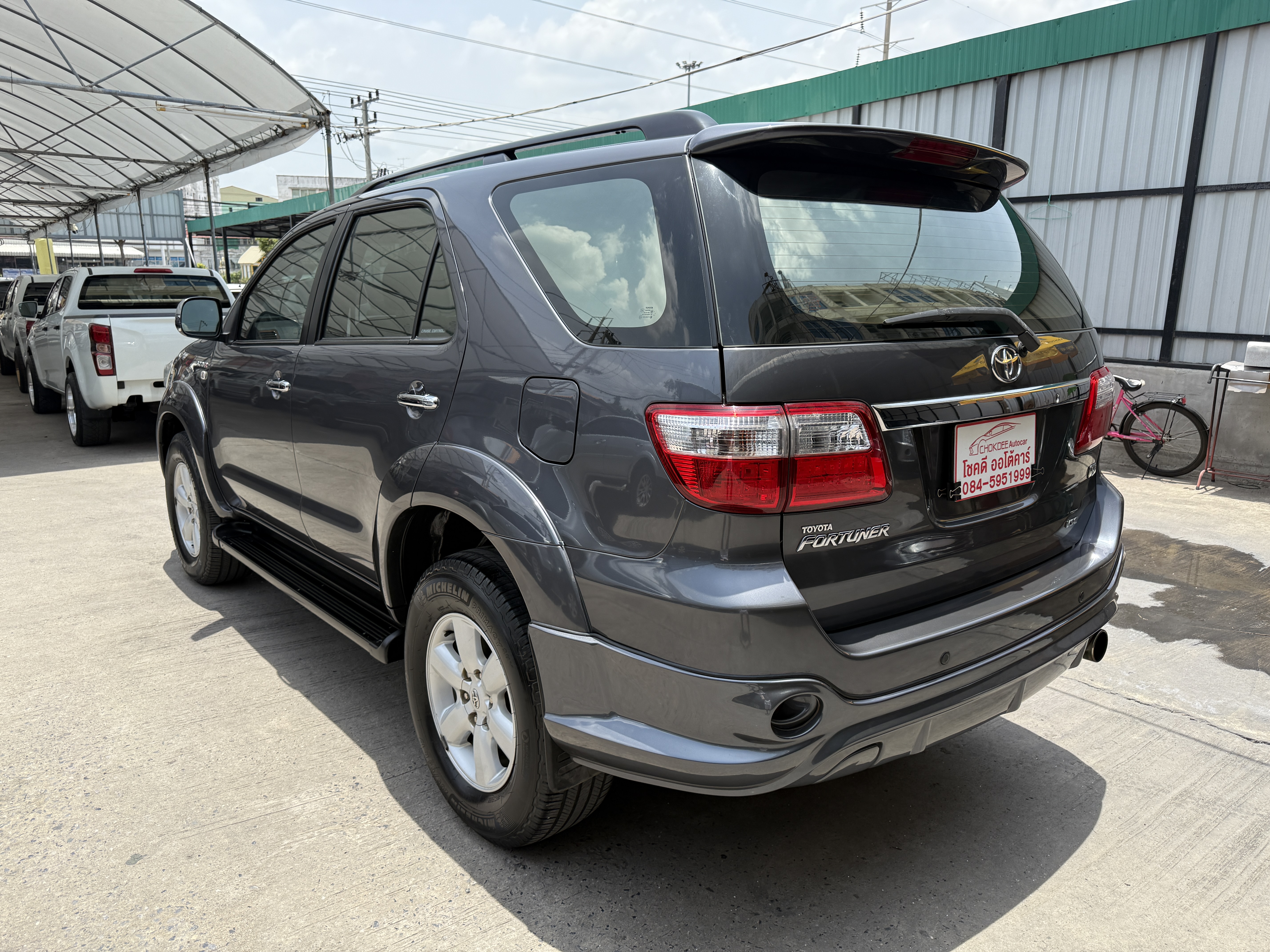Toyota Fortuner 3.0 V 2WD At 2011 เทาดำ