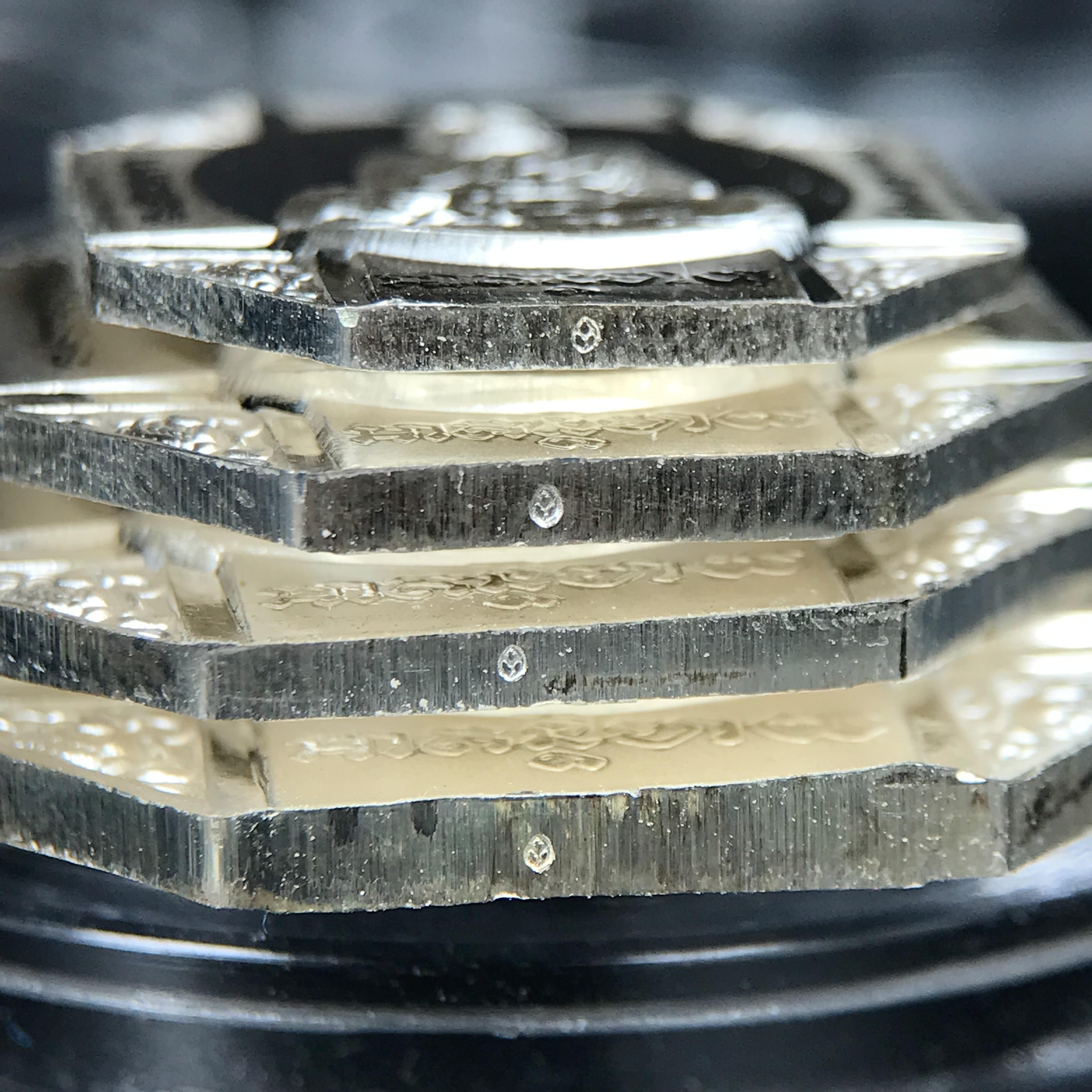 เหรียญหลวงพ่อทวด รุ่นสมเด็จเจ้าฟ้ามหาจักรี 48พรรษา โดยสภากาชาดไทย ปี2546 ชุดเหรียญเนื้อเงิน4ขนาด(ครบชุดพร้อมตลับบรรจุเดิม)พุทธาภิเษก ณ วัดช้างให้ จังหวัดปัตตานี