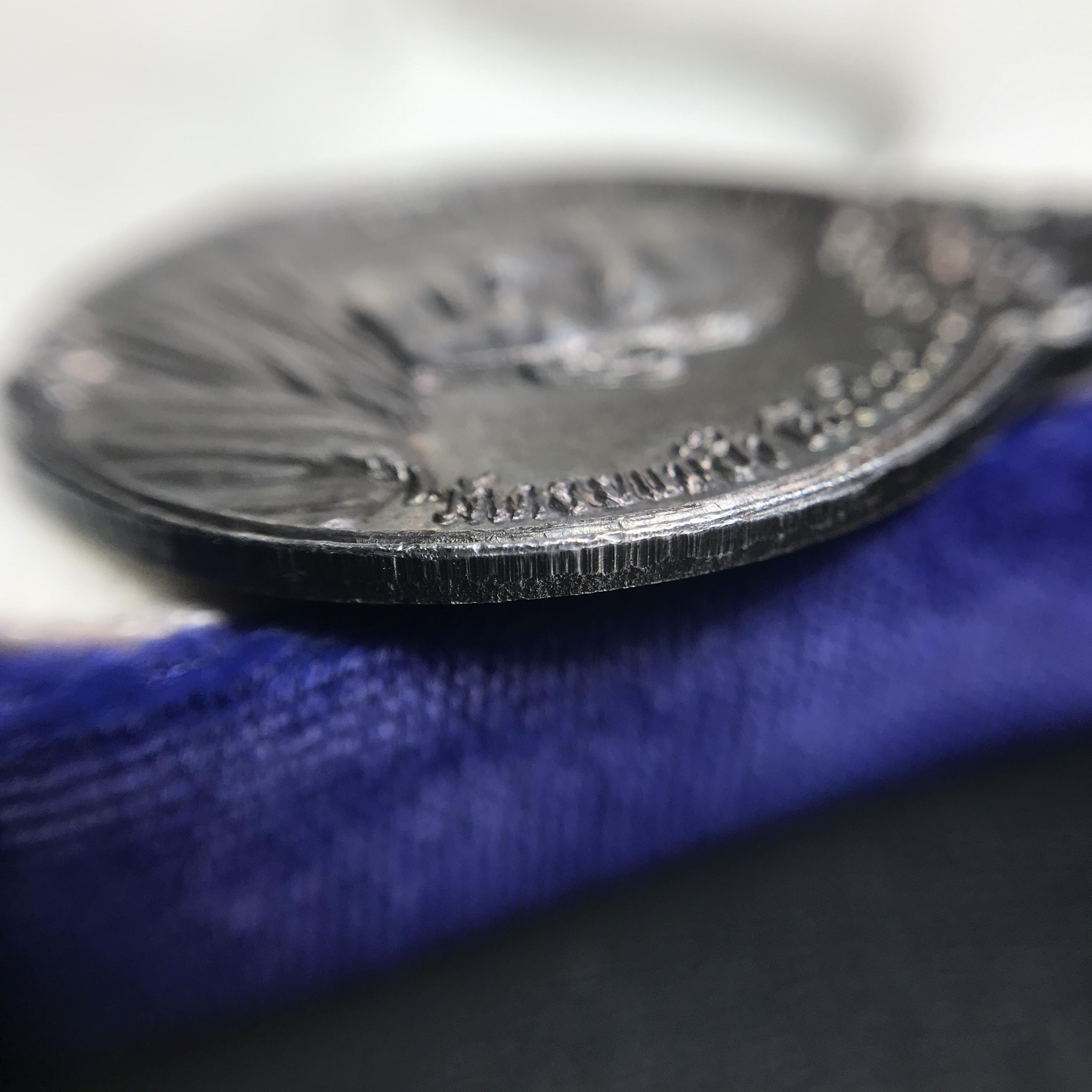 หลวงปู่แหวน วัดดอยแม่ปั๋ง รุ่นสร้างตึกโรงพยาบาล ปี 2521 หลัง ภปร.(ใหญ่) เนื้อเงิน(บล็อกนิยม)(คัดสวยสภาพผิวเดิม)กล่องเดิมครบสมบูรณ์(หายาก)