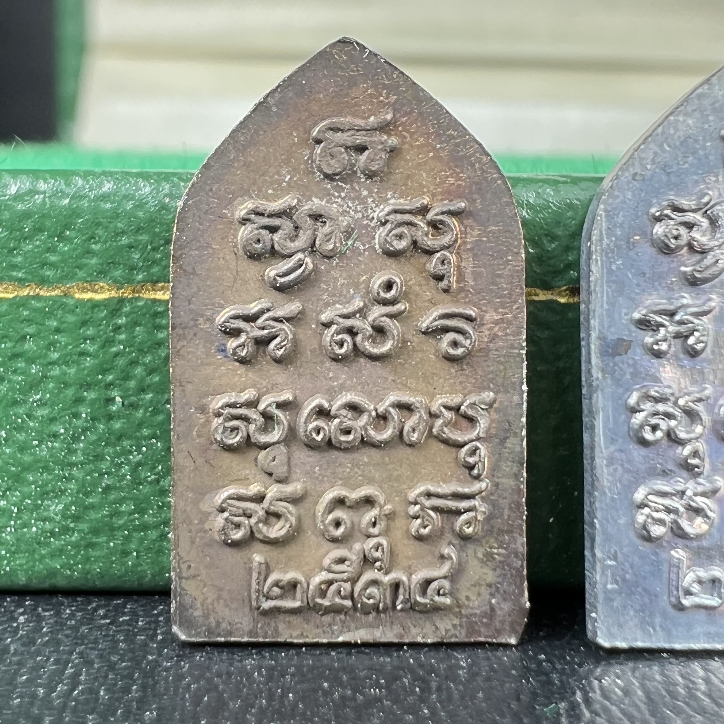 เหรียญพระไพรีพินาศ วัดบวรนิเวศราชวรวิหาร ปี2534 พิมพ์ห้าเหลี่ยม(เนื้อนวโลหะ-เนื้อเงิน-เนื้อทองแดง)(พระชุดหลักสายสมเด็จพระญาณสังวร สมเด็จพระสังฆราชองค์ที่19) (หายากสภาพสวยกล่องเดิมครบสมบูรณ์) 1ใน 700 ชุด