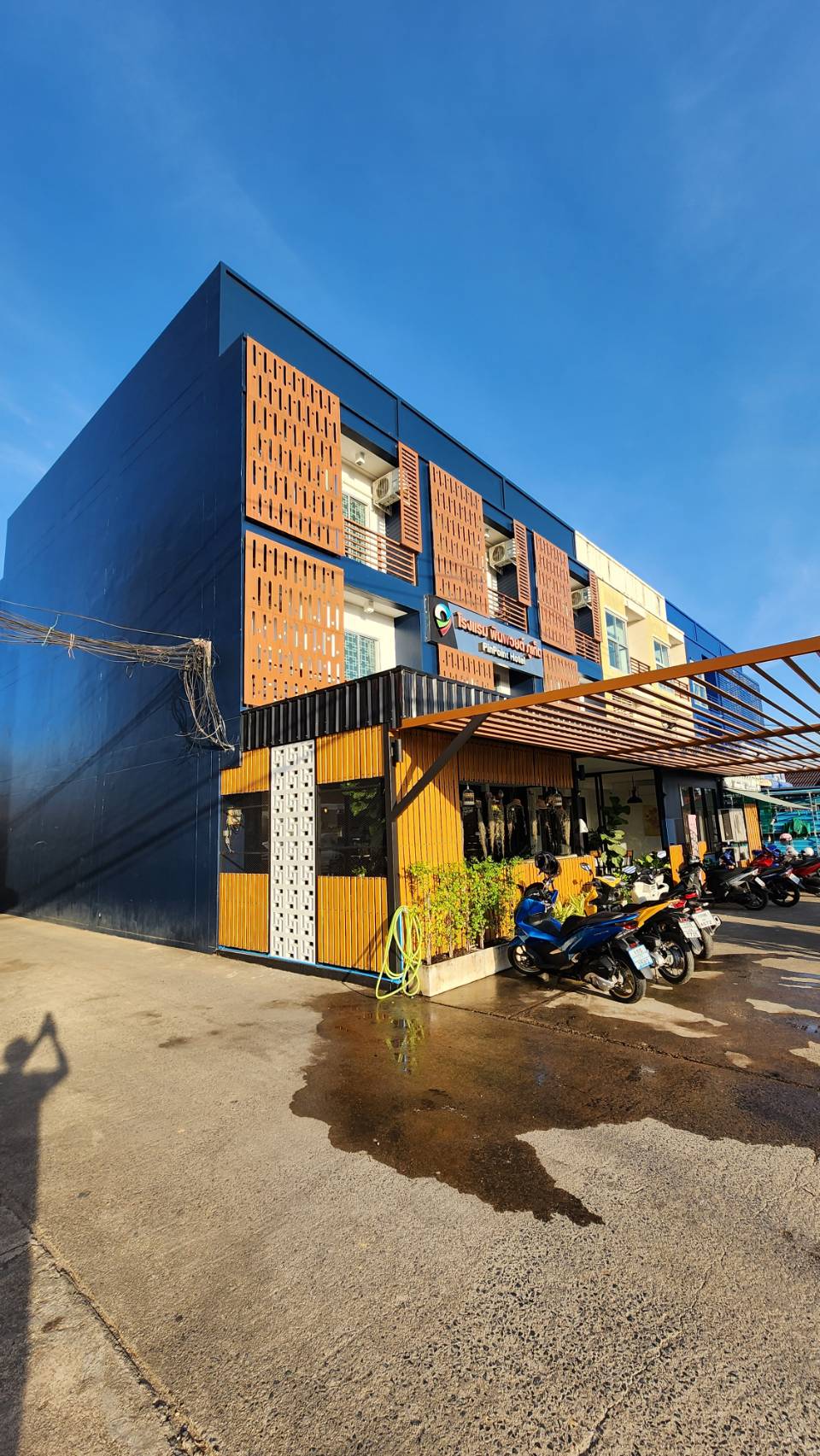 For Sales : Cherngtalay, 3-Storey Commercial Building, 11 bedrooms 14 bathrooms