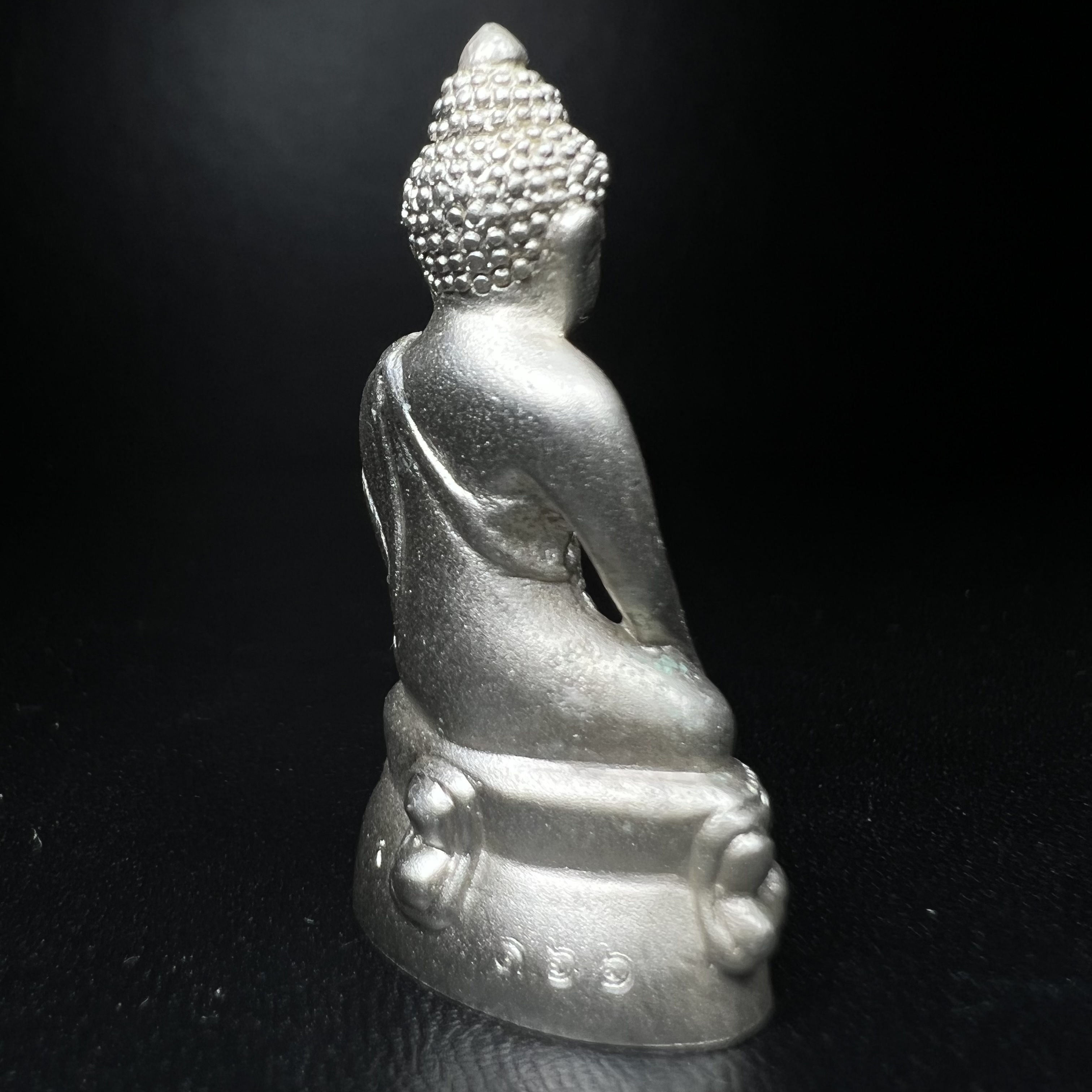 พระกริ่งสมเด็จญาณ วัดบวรนิเวศวิหาร เนื้อเงินบริสุทธิ์ 92.5% ตรากาญจนาภิเษกทองคำ(เนื้อทองคำแท้) พระราชทานแจกเมื่อ 3 ตุลาคม 2538 จัดสร้างในวโรกาส สมเด็จพระญาณสังวร สมเด็จพระสังฆราช ฉลองพระชนมายุครบ 82 พรรษา และฉลองครองราชสมบัติครบ 50 ปี รัชกาลที่ 9(หายาก)