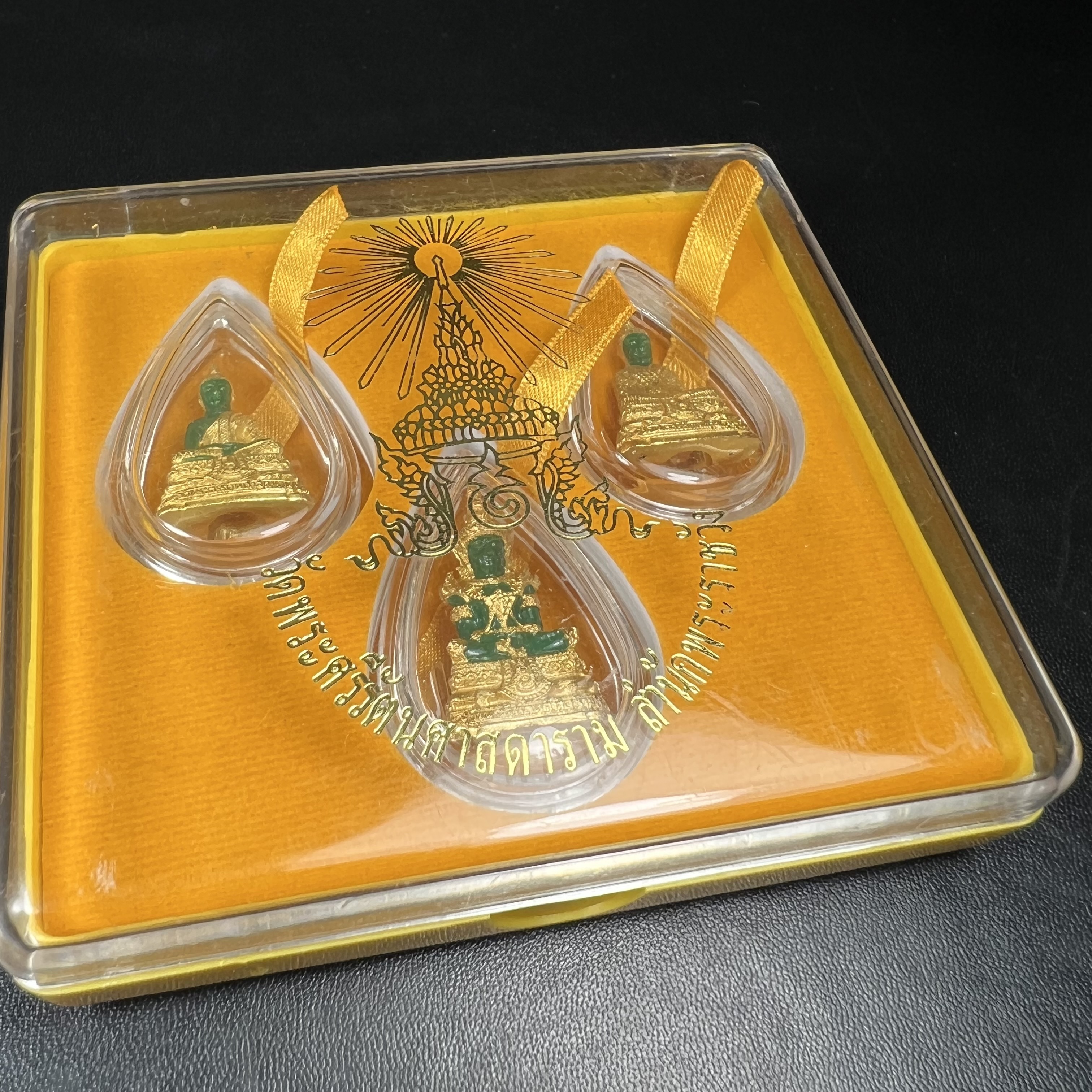 พระพุทธมหามณีรัตนปฏิมากร(พระแก้วมรกต) วัดพระศรีรัตนศาสดาราม สำนักพระราชวัง จัดสร้าง ชุด3 ฤดู ร้อน ฝน หนาว(บรรจุมวลสารใต้ฐาน)