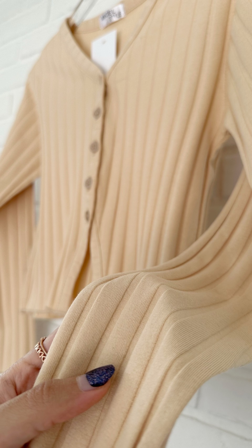 ร่องกระดุมแขนยาว