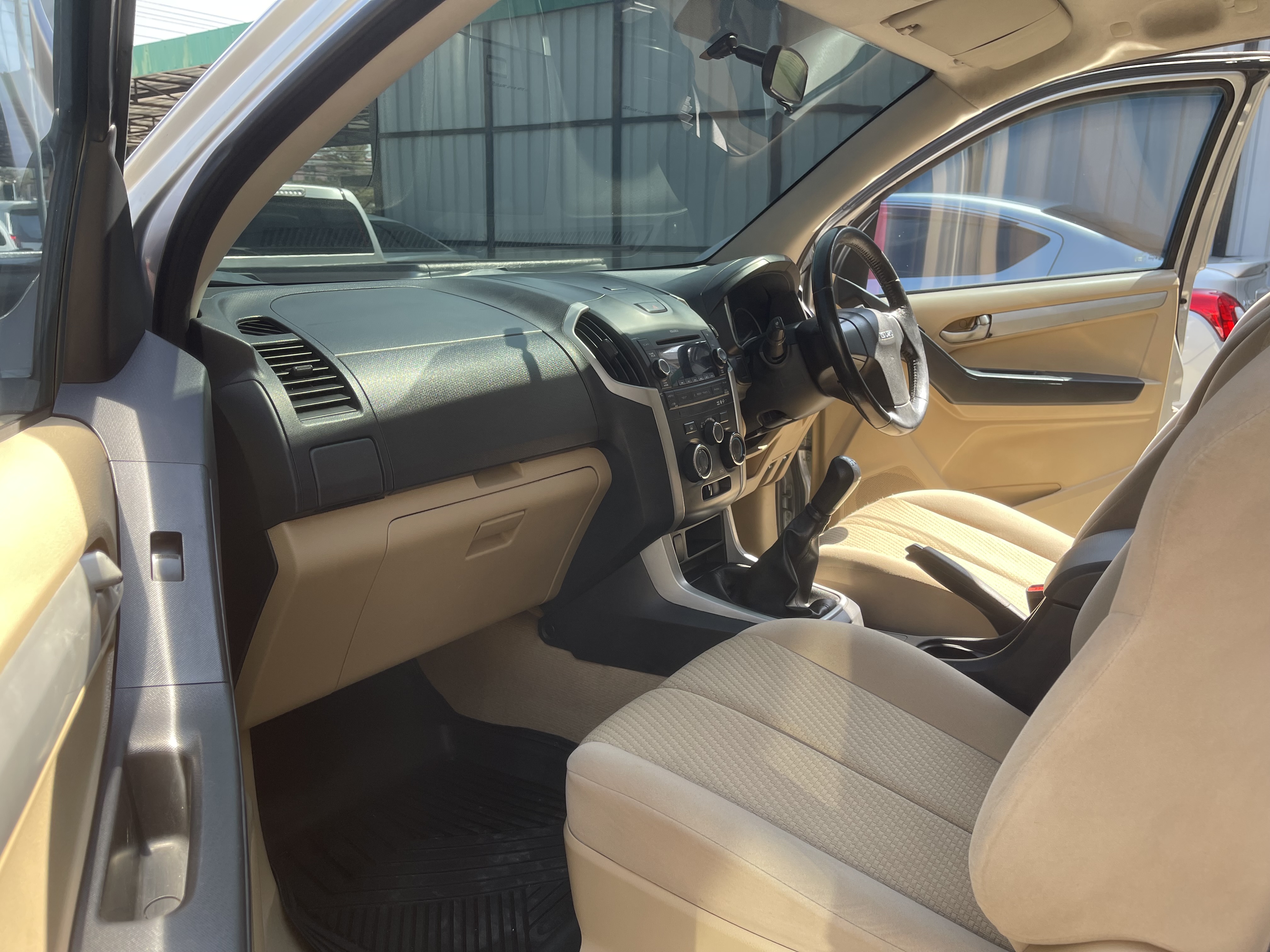 Isuzu Dmax All New Cab 2.5 Vgs Z 2014 เงิน