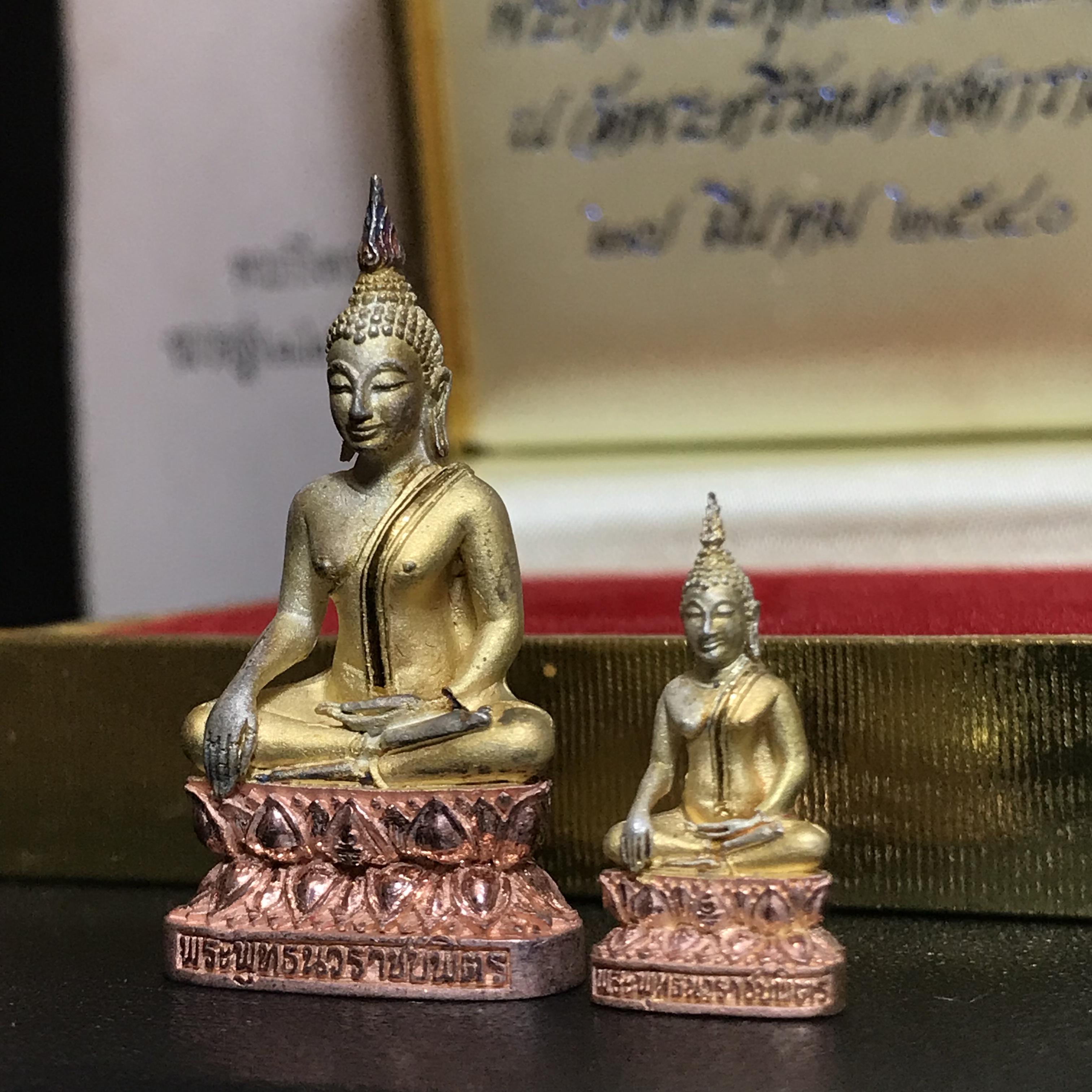 พระกริ่ง-พระชัยวัฒน์พระพุทธนวราชบพิตร ปี2540 เนื้อเงินสามกษัตริย์พร้อมกล่องบรรจุเดิม(รวม2องค์)