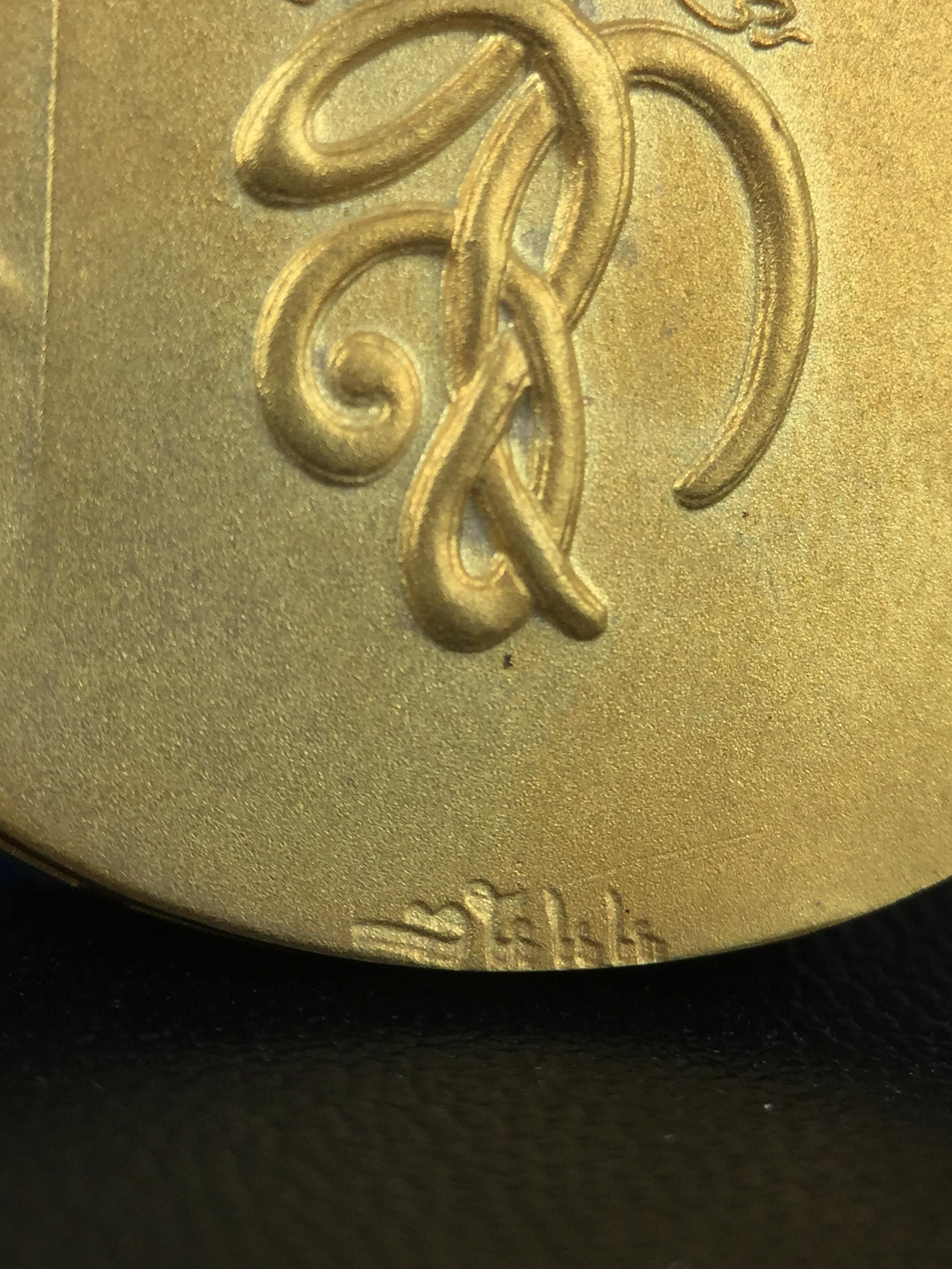 เหรียญหลวงปู่ทวด พระนามาภิไธย สก. แบบงานฉลุโบราณ(HAND MADE) ปี 2544 ชุดทองคำ(เนื้อทองคำ(15.16 กรัม)+เนื้อเงิน+เนื้อบรอนซ์)พิธีปลุกเสก ณ อุโบสถวัดช้างให้ และ พิธีมังคลาภิเษก ณ พระอุโบสถ วัดพระศรีรัตนศาสดาราม(วัดพระแก้ว) (1 ใน 500 ชุด)พบเจอน้อยหายากมาก