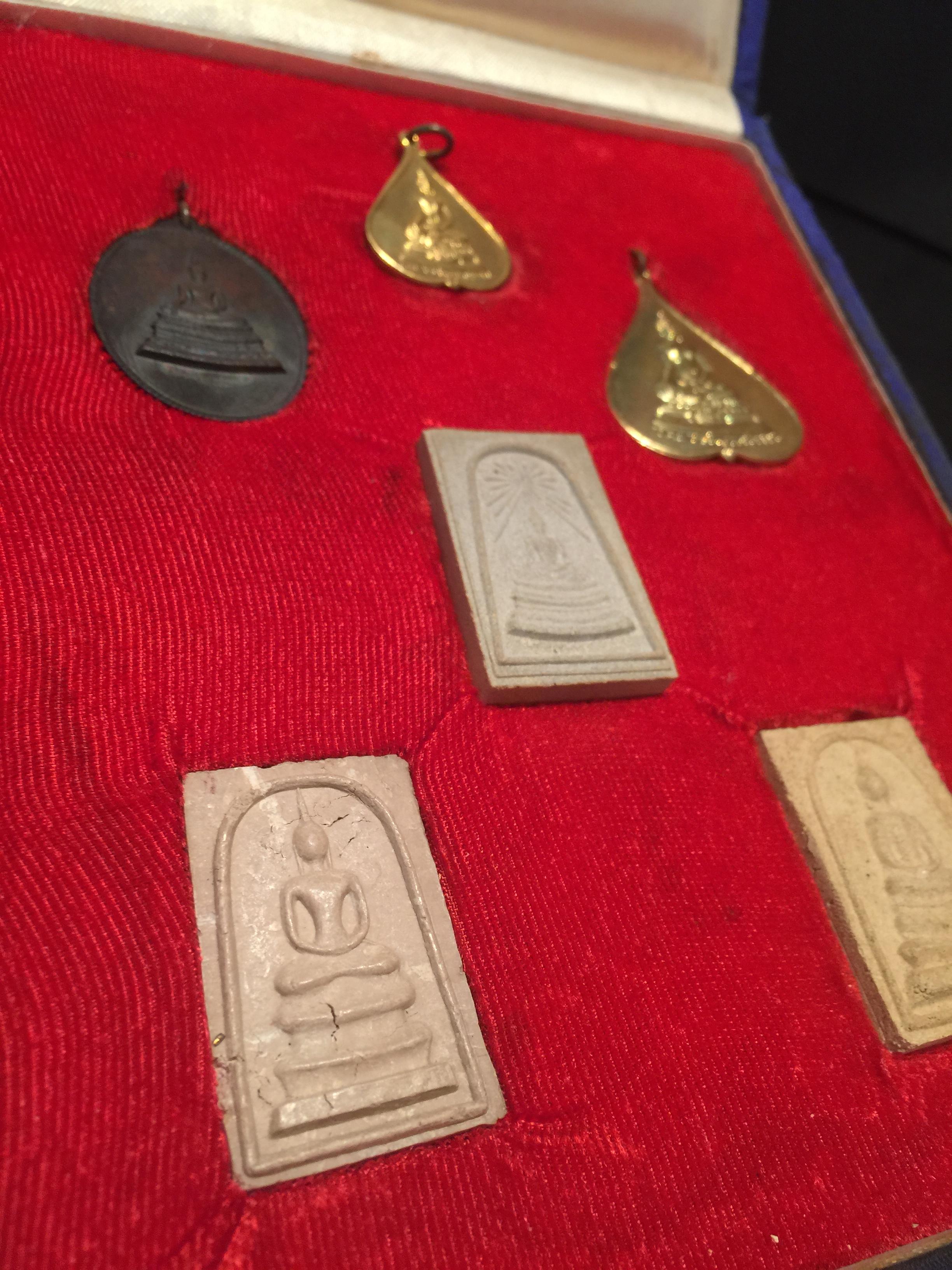 ชุดวัตถุมงคล การบำเพ็ญกุศลอายุครบ 5 รอบ สมเด็จพระญาณสังวร วัดบวรนิเวศวิหาร ปี2516 ชุดกรรมการใหญ่(บรรจุ6องค์)