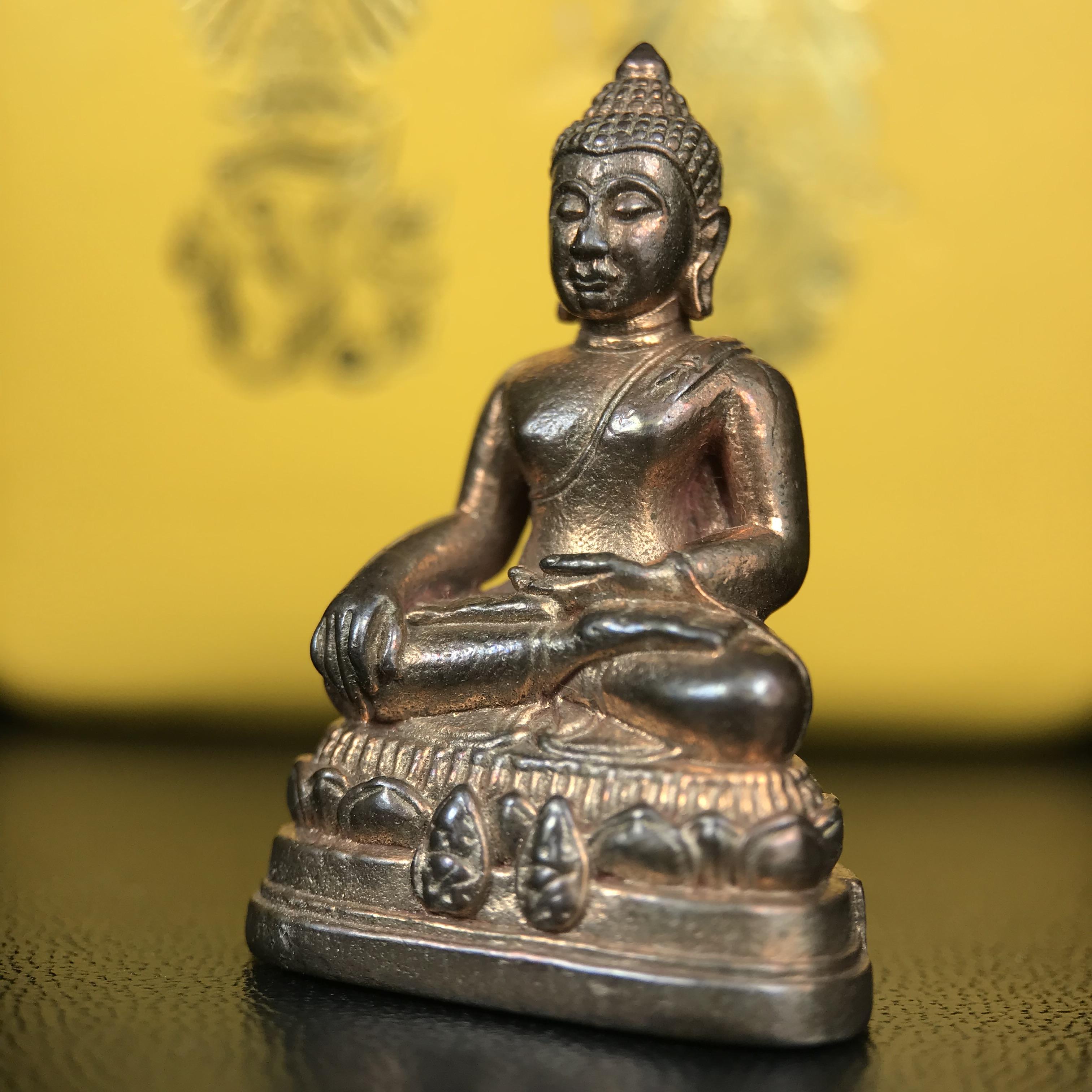 พระกริ่งพระพุทธนรสีห์ จปร.+ภปร. ครบรอบ 100 ปี ธนาคารไทยพาณิชย์ ปี 2550 พระกริ่งเนื้อนวโลหะพิเศษ(หล่อในพิธีเททอง)(หายาก)(พุทธศิลป์งดงาม)ด้านหน้าฐานประดับด้วยตราสัญลักษณ์ "จปร" และ "ภปร" (องค์เทหล่อในพิธีสร้างน้อย หายากมาก)1 ใน 1000 องค์