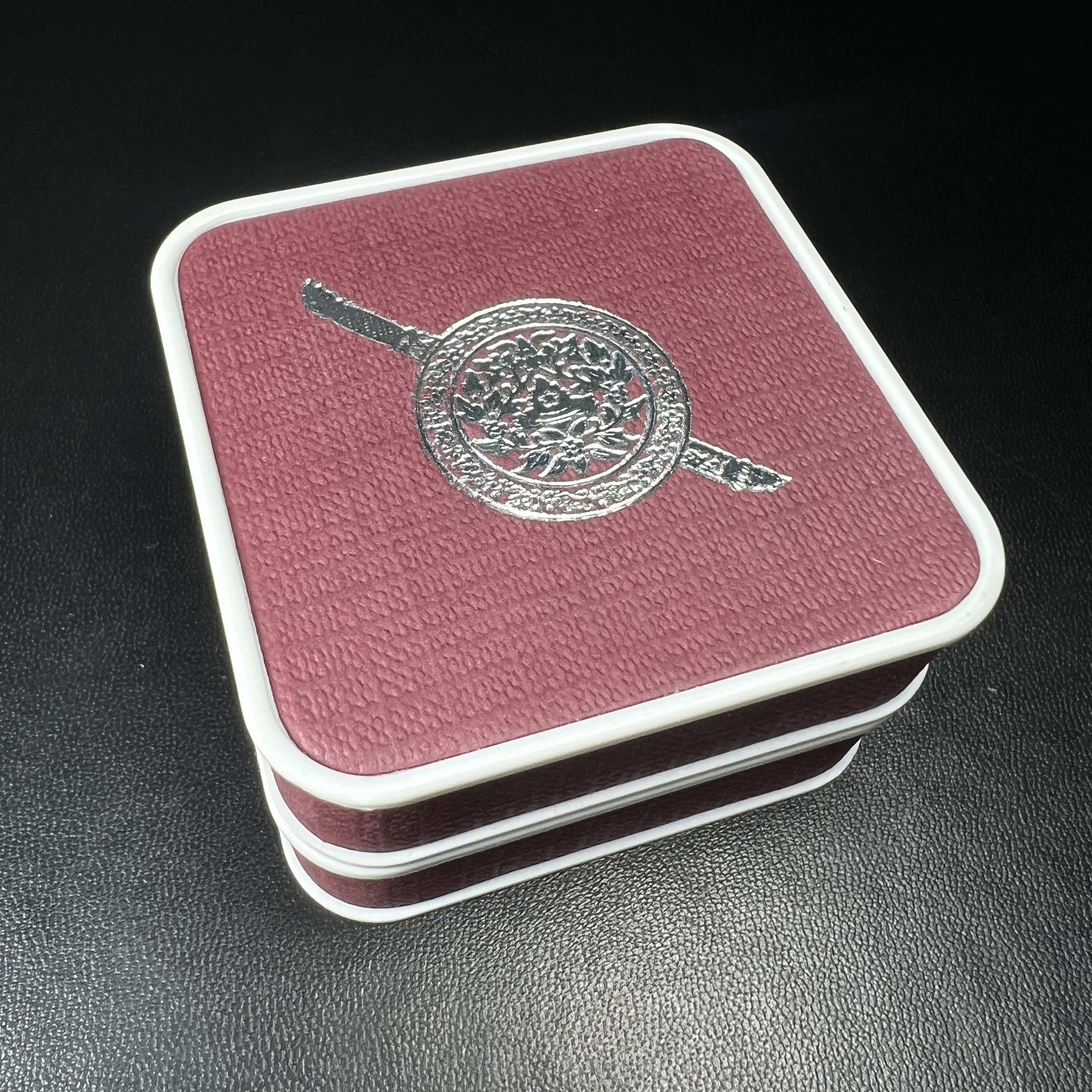 พระพุทธชินราช รุ่น ประวัติศาสตร์ มูลนิธิเพื่อตำรวจไทยจัดสร้าง ปี 2562 เนื้อทองคำขัดเงา พิมพ์ลอยองค์จิ๋ว(ขนาดสูง 1.5 ซม.) (สภาพ สวย ซีนซองเดิม กล่องบรรจุเดิมครบสมบูรณ์)