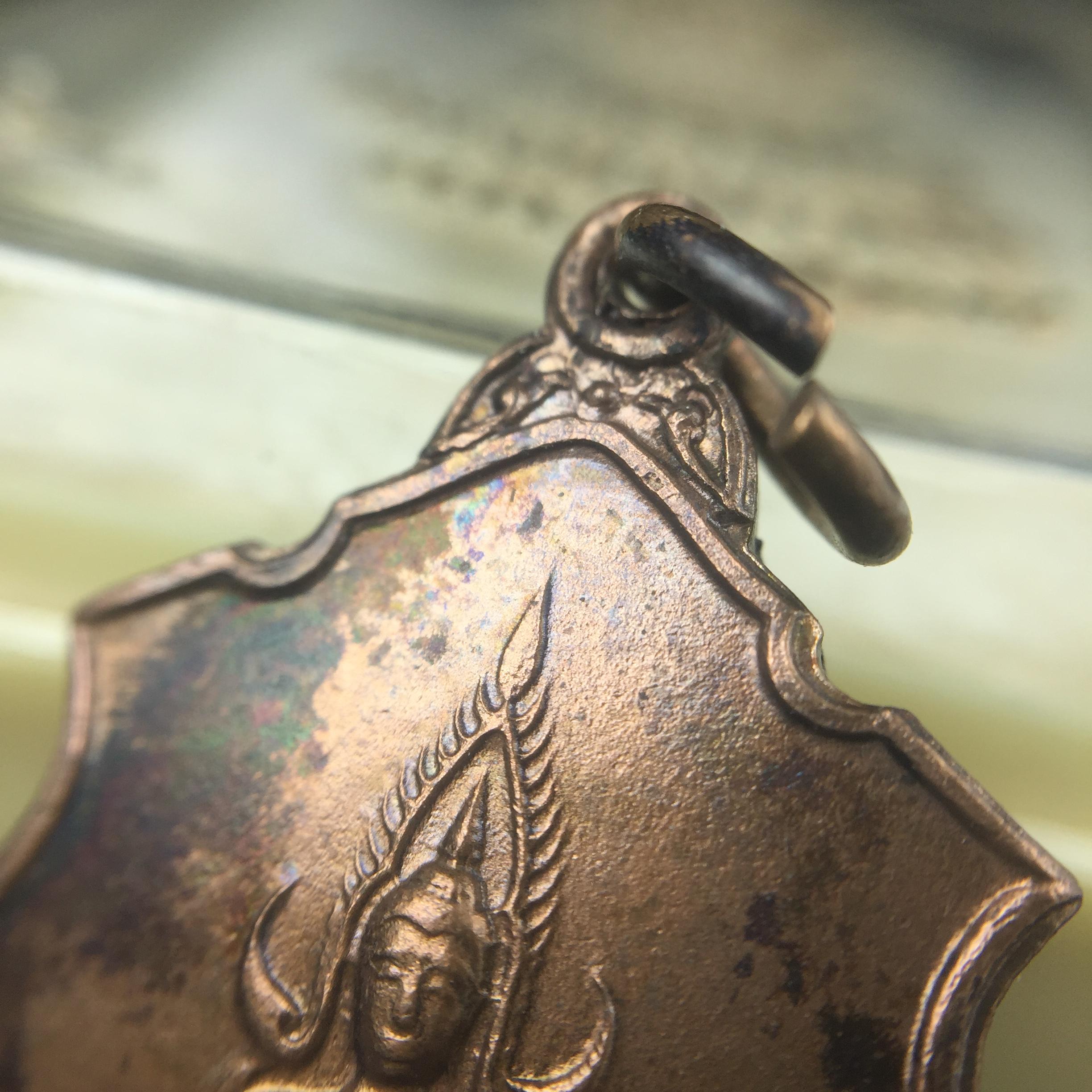 เหรียญในหลวงทรงผนวช-พระพุทธชินราช กองทัพภาคที่3จัดสร้าง ปี2517 เนื้อนวโลหะกล่องเดิม(สภาพคัดสวย)(หายาก)(ในหลวง ร.9 เสด็จในพิธี)(1ใน5000เหรียญ))