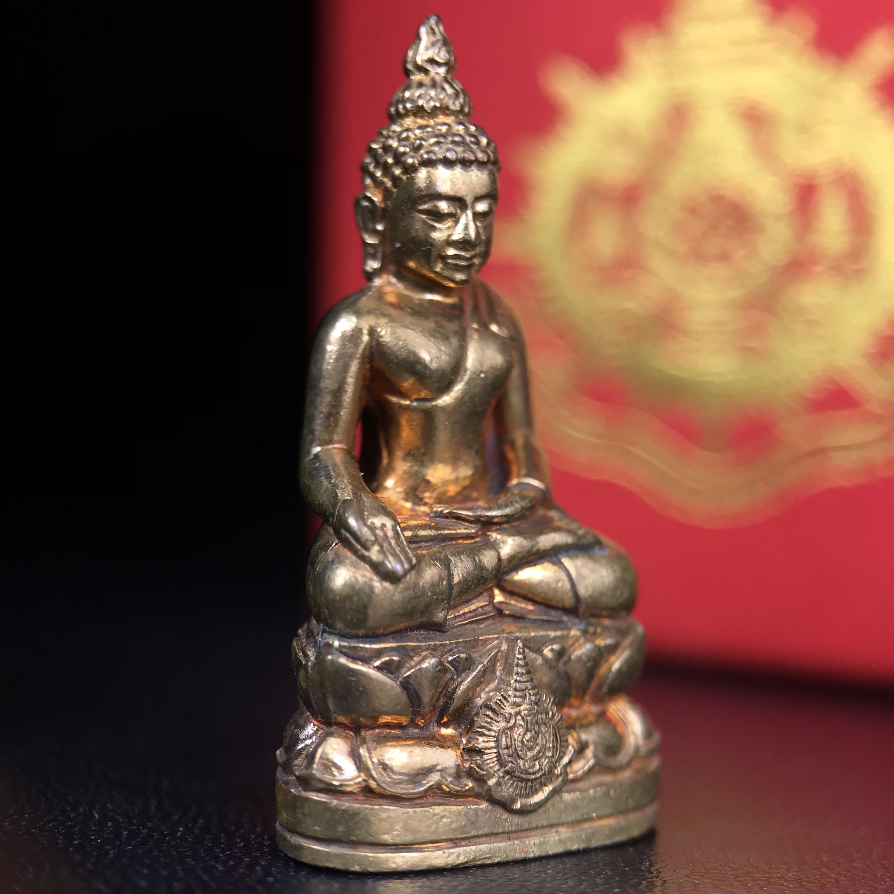 พระกริ่งไพรีพินาศ บรรจุเหล็กไหล ครั้งแรกและครั้งเดียวในประวัติศาสตร์ เฉลิมพระเกียรติ พระบาทสมเด็จพระเจ้าอยู่หัวรัชกาลที่9 พระชนมพรรษา 6 รอบ ปี2542 เนื้อสัมฤทธิ์(บรรจุเหล็กไหล)ดีนอก-ดีใน พิธีใหญ่ มวลสารเด่น(พิเศษกรรมการ ตอก 2 โค๊ต หมายเลข ๑๕๙๓)หายาก