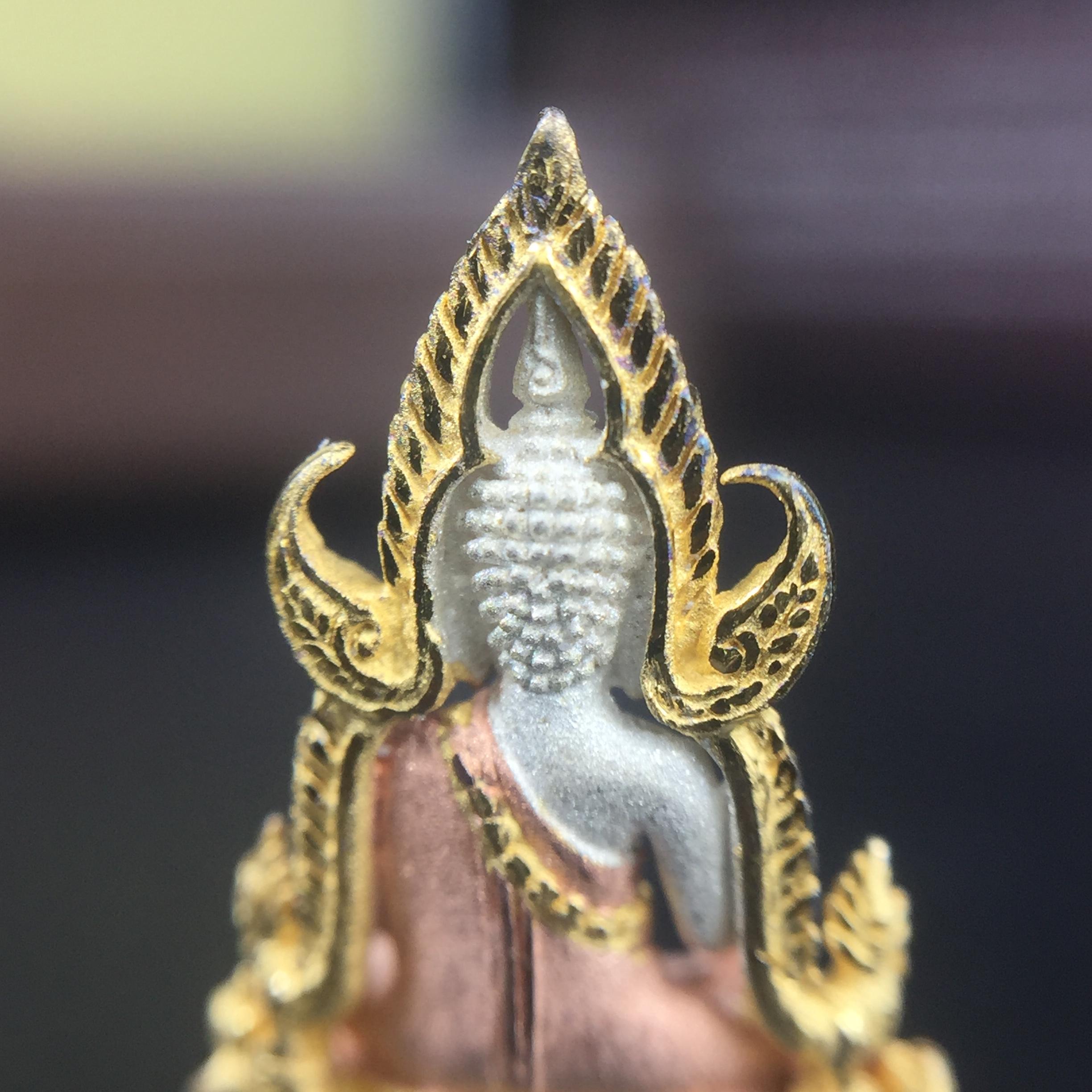 พระพุทธชินราช ภปร. โครงการ "เพราะแผ่นดินนี้ คือ แผ่นดินเกิด" ปี2548(รุ่นแรก) ลอยองค์ หน้าตัก 1/4 นิ้ว เนื้อเงินสามกษัตริย์(สภาพคัดสวย กล่องบรรจุเดิมครบ)