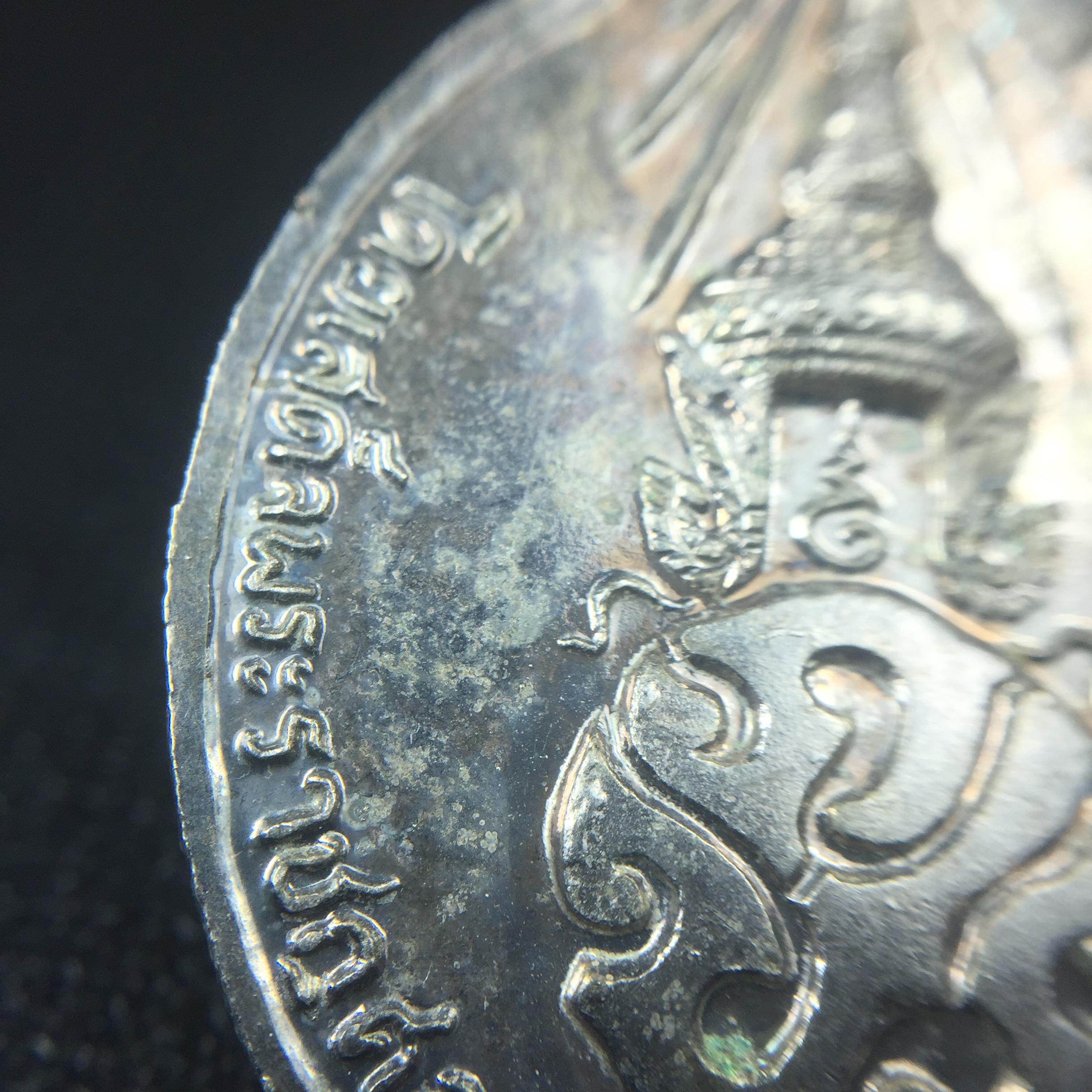 หลวงปู่แหวน วัดดอยแม่ปั๋ง รุ่นสร้างตึกโรงพยาบาล ปี 2521 หลัง ภปร.(ใหญ่) เนื้อกะไหล่เงิน(คัดสวยสภาพผิวเดิมสวยครบสมบูรณ์)