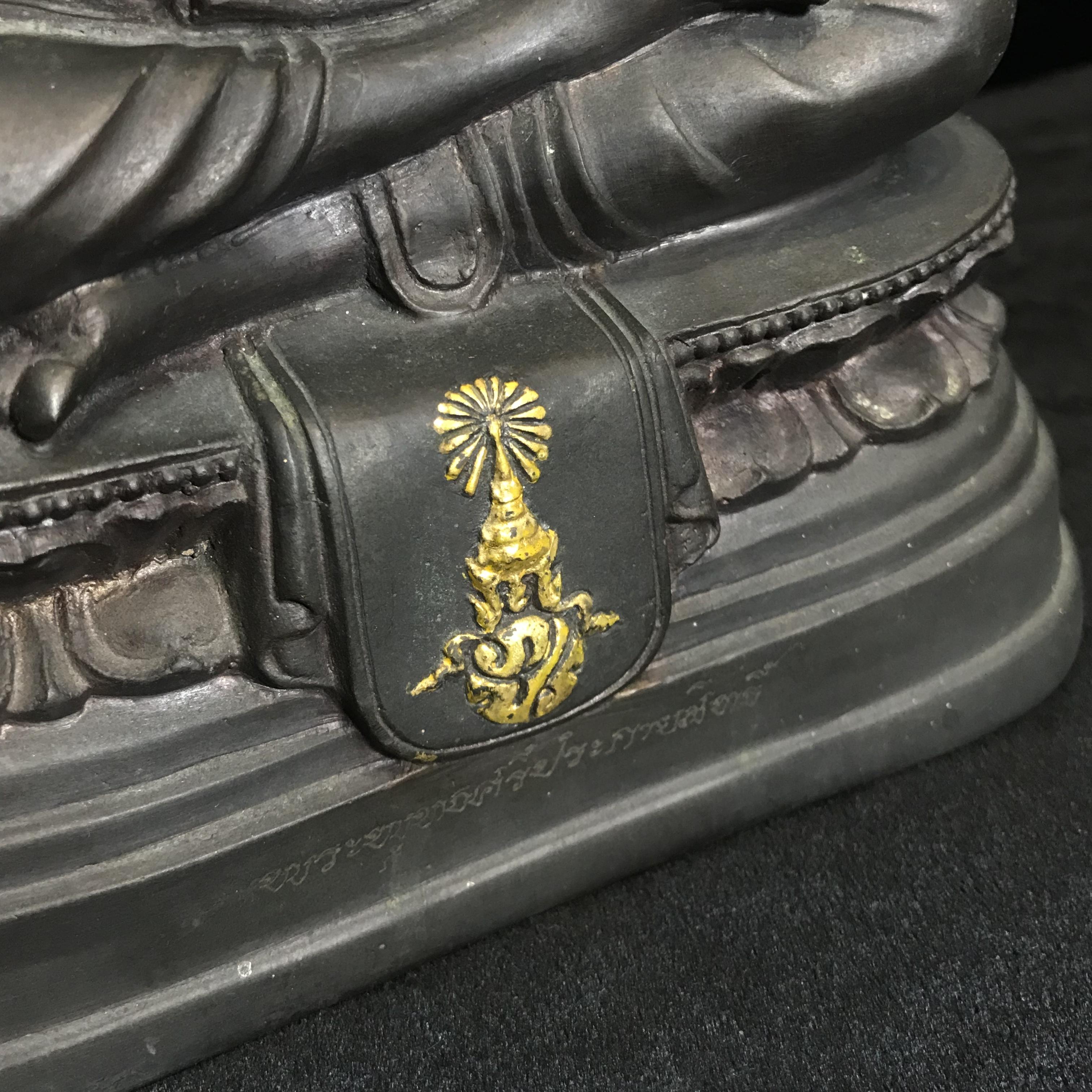 พระพุทธศรีประกายสิทธิ์ ภปร.วัดบวรนิเวศวิหาร ที่ระลึกสร้างโรงพยาบาลสมเด็จพระ ศรีนครินทร์ ปี 2525 หน้าตัก 5นิ้ว(พระราชทานเม็ดพระธาตุบรรจุใต้ฐาน)