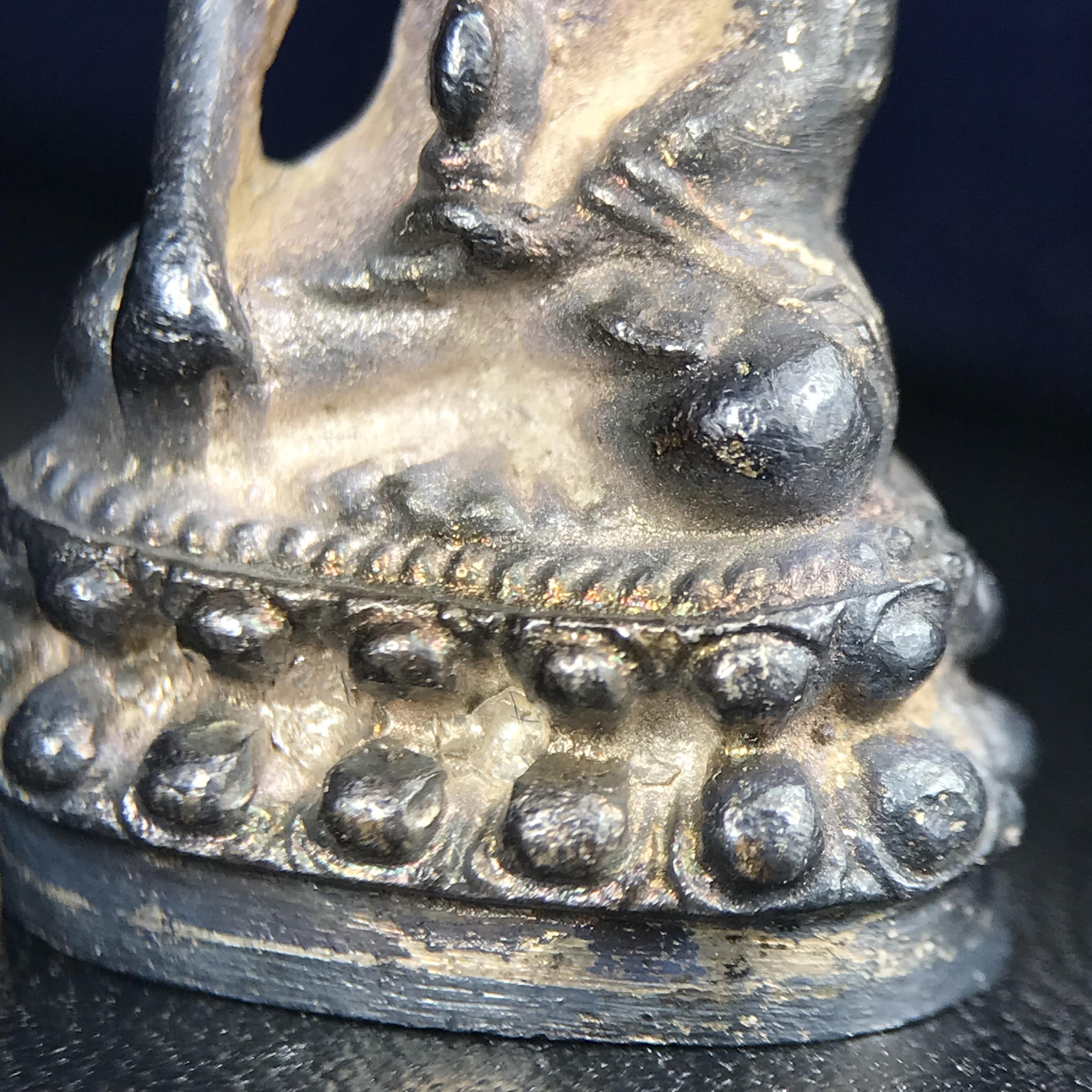 พระกริ่งศาสดา ภปร. วัดบวรนิเวศวิหาร ปี 2532 จัดสร้างในโอกาสสองทศวรรษรามาธิบดี เพื่อศูนย์การแพทย์สิริกิติ์ เนื้อเงิน(ผิวเดิมสวยงาม) (พิธีใหญ่ มวลสารมงคล สวยงามเข้มขลัง)สมเด็จพระญาณสังวร สมเด็จพระสังฆราชฯเสด็จเททอง***ตอกโค๊ตหมายเลข ๑๙๙๔***