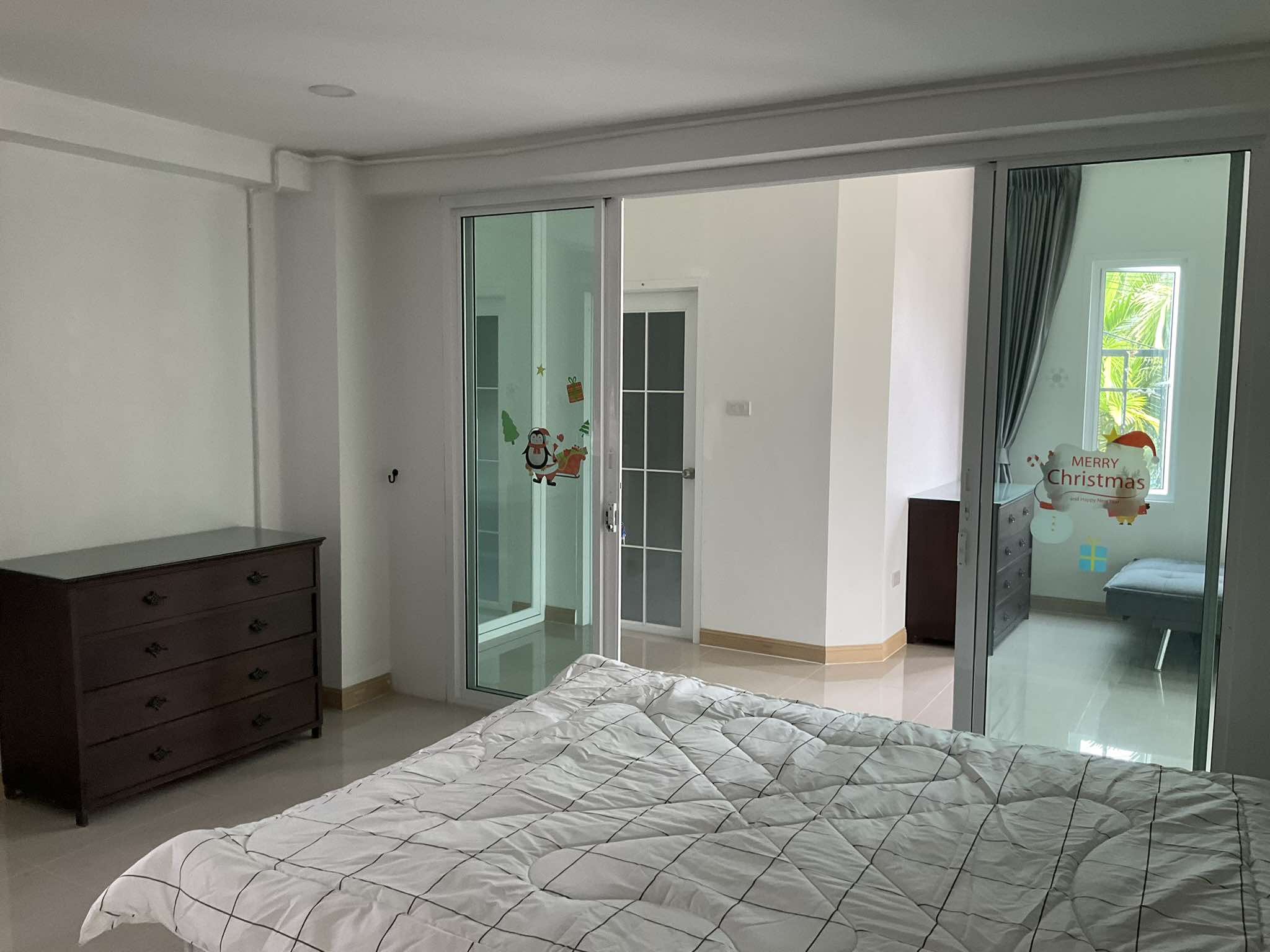 For Rent : Kuku, 3-Story Detached House, 4 Bedrooms 4 Bathrooms