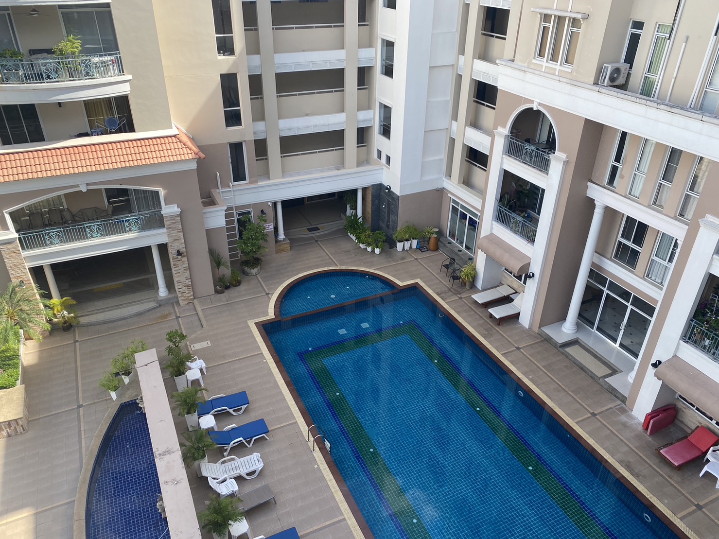 For Rent : Condo near Patong Beach, 2 Bedroom 2 Bathroom, 5th flr.