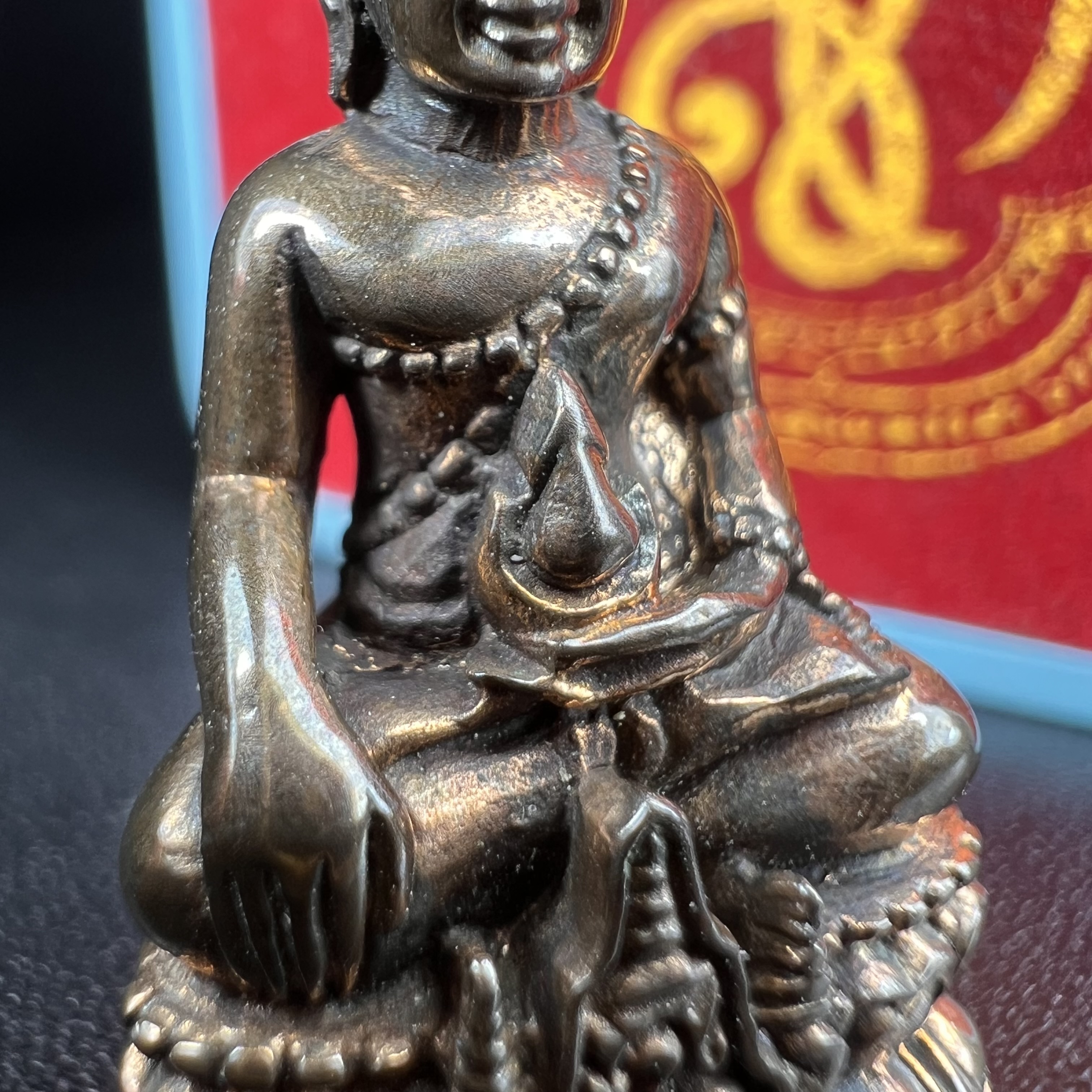 พระกริ่งสมเด็จนางพญาญาณนาวา พรหมวชิรญาณ โครงการพัฒนาพระอารามเฉลิมพระเกียรติ วัดยานนาวา ปี 2547เนื้อนวโลหะก้นเงิน องค์หมายเลข ๓๙๐ พร้อมกล่องบรรจุเดิมครบสมบูรณ์