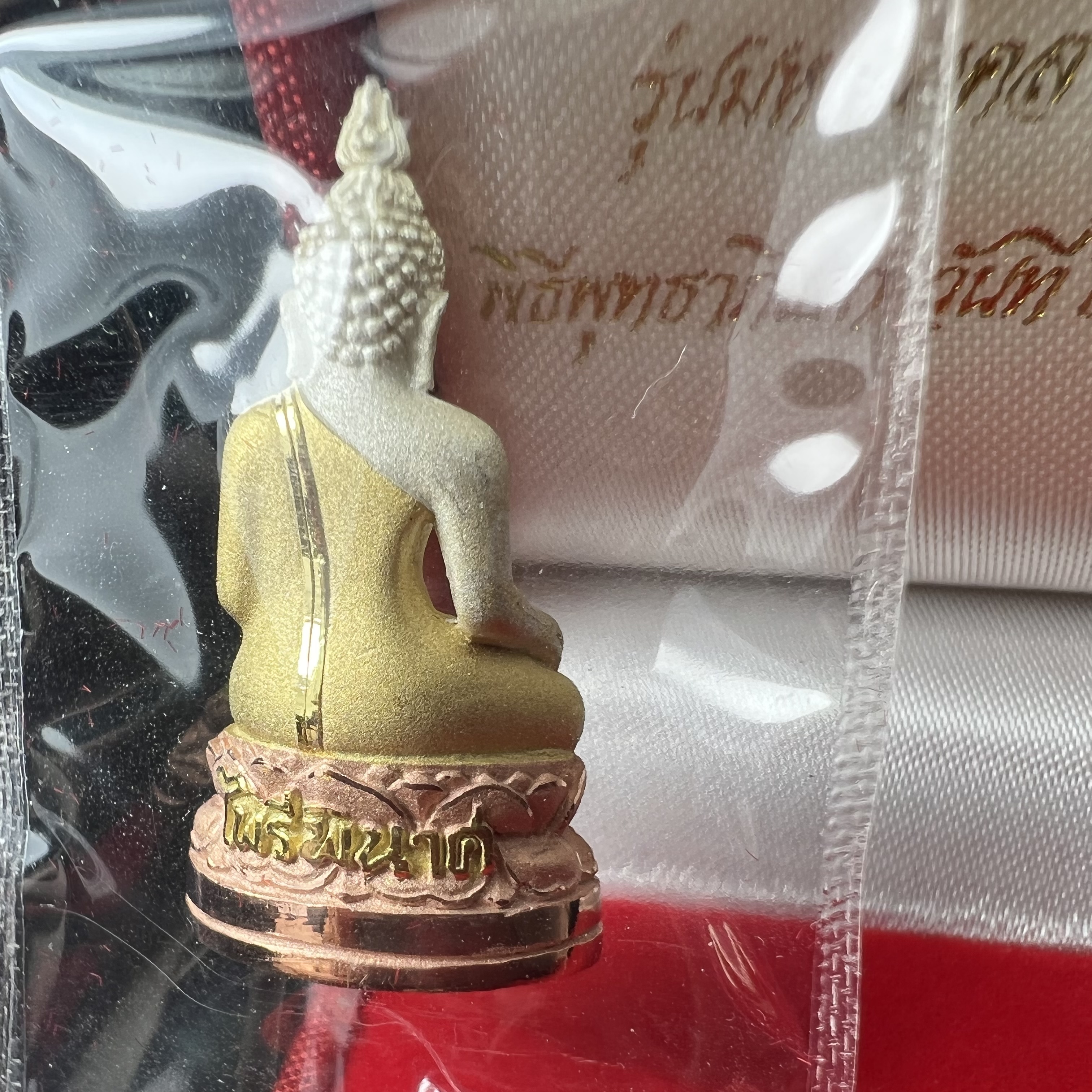 พระไพรีพินาศ รุ่นมหามงคล 72 พรรษา (6 รอบ) ในหลวงรัชกาลที่9 ปี2542 พิมพ์ใหญ่ เนื้อเงินบริสุทธิ์ 99.9% ชุบสามกษัตริย์แบบพ่นทรายขัดเงาบางส่วน(สภาพสวยซีนซองเดิมกล่องบรรจุเดิมครบสมบูรณ์)1 ใน 1500 องค์