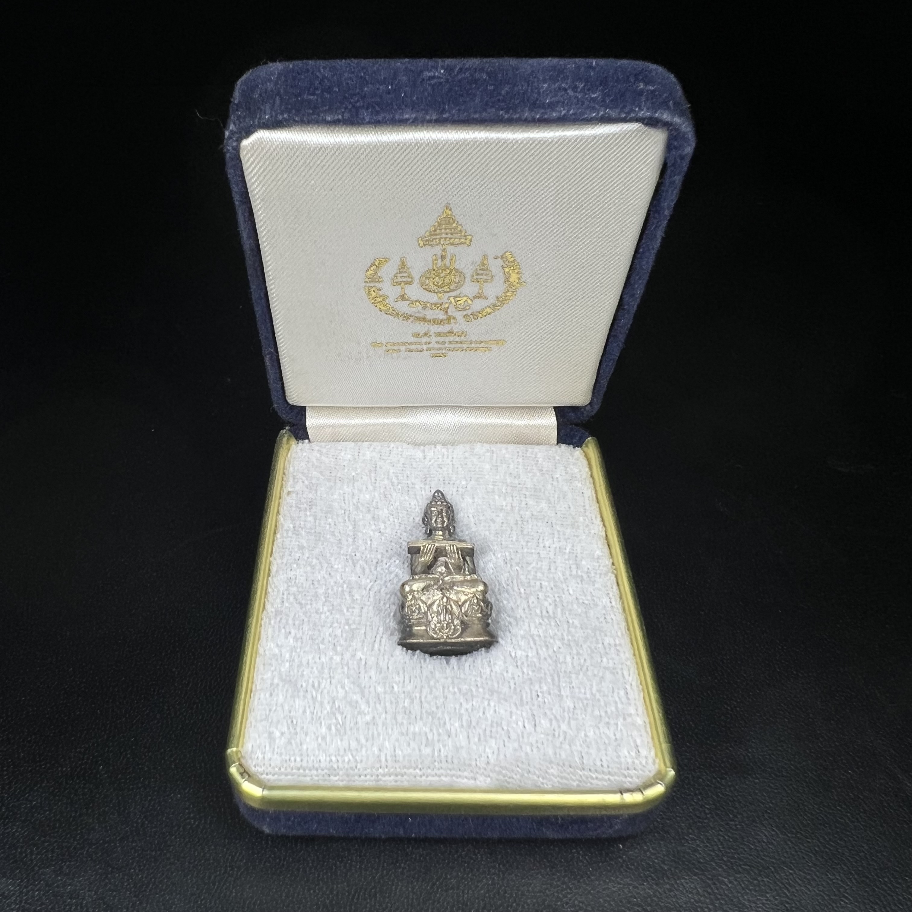 พระกริ่งปรมานุชิตชิโนรส วัดพระเชตุพนวิมลมังคลาราม(วัดโพธิ์) ปี2533 เนื้อเงิน ( ในหลวงรัชกาลที่9เสด็จเททอง)พิธีใหญ่ งดงามด้วยพุทธศิลป์เปี่ยมด้วยพุทธคุณ อีกหนึ่งรุ่นที่แนะนำสะสมบูชา