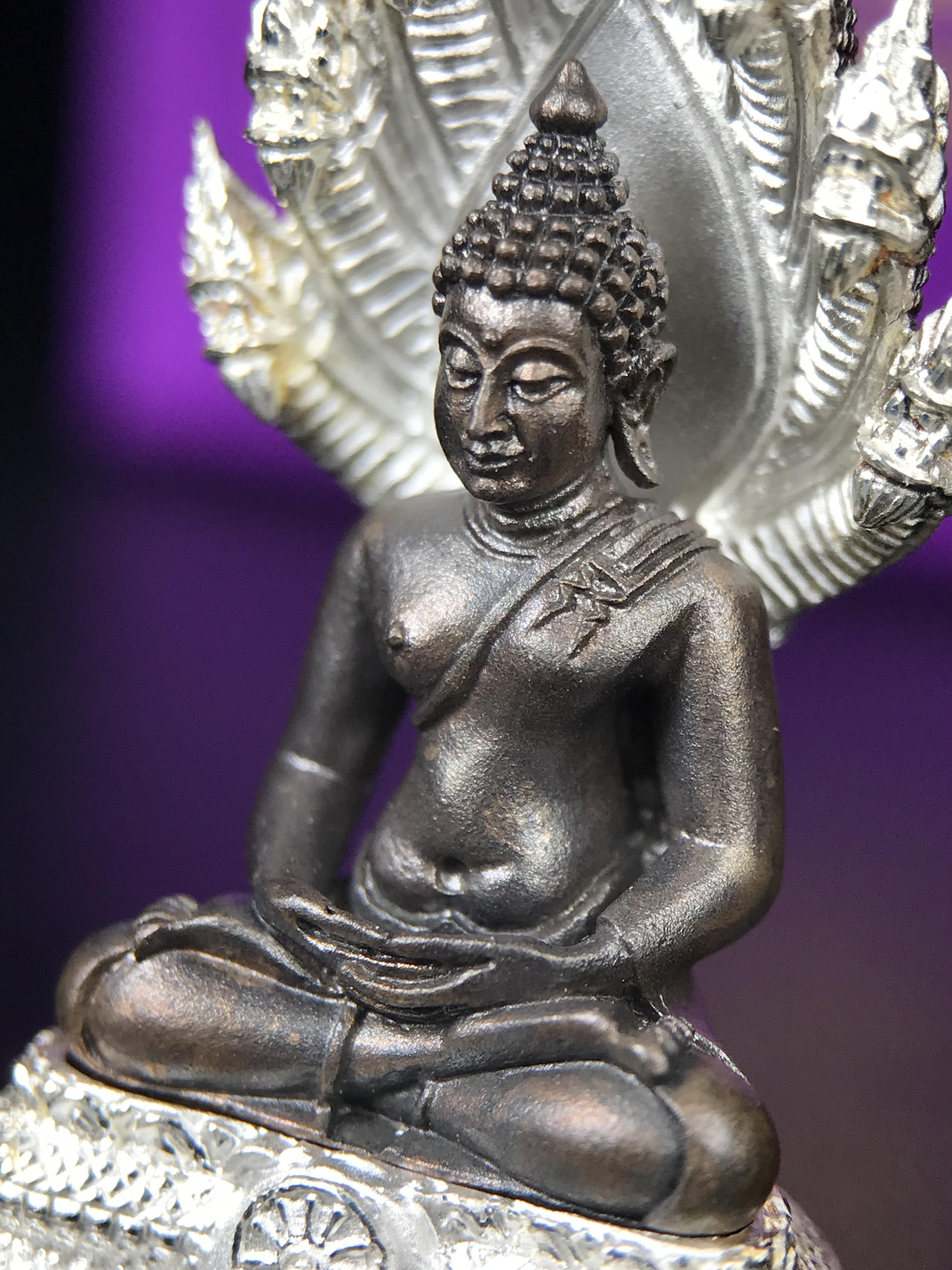 พระนาคปรก สธ. รุ่นสร้างพระอุโบสถเฉลิมพระเกียรติ 4 รอบ 84 พรรษา สมเด็จพระเทพรัตนราชสุดาฯ วัดบวรนิเวศวิหาร ปี 2543 พิมพ์ใหญ่ องค์พระเนื้อนวโลหะ ฐานนาคปรกเนื้อเงิน(สภาพ สวย )พิธีใหญ่ พุทธศิลป์งดงาม หายาก(องค์หมายเลขสวย ๒๖๗) (1 ใน 1999 องค์)