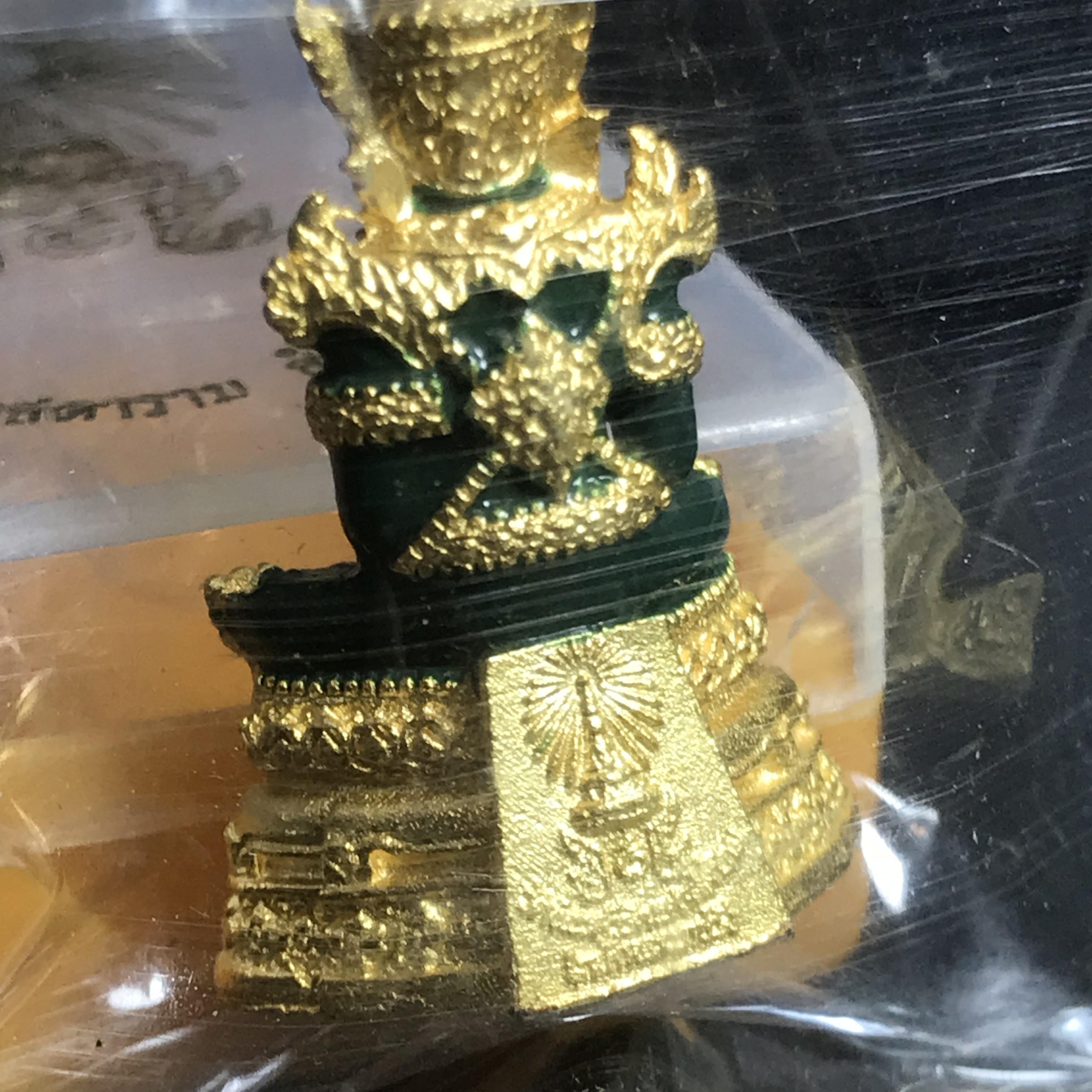 พระพุทธมหามณีรัตนปฏิมากร(พระแก้วมรกต) วัดพระศรีรัตนศาสดาราม สำนักพระราชวัง จัดสร้าง ฤดูร้อน(บรรจุมวลสารใต้ฐาน)