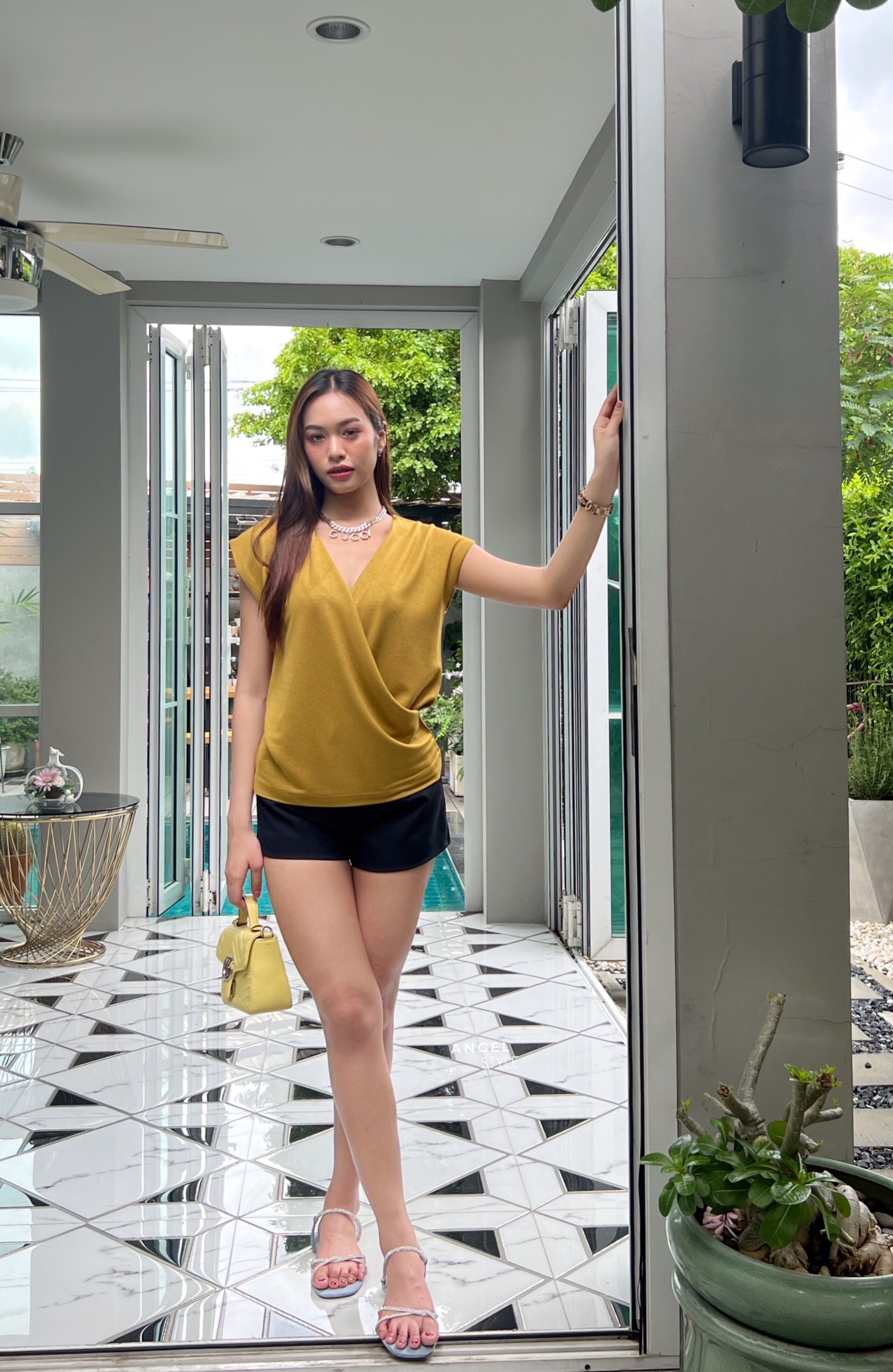 คอถ่วงป้ายหน้า