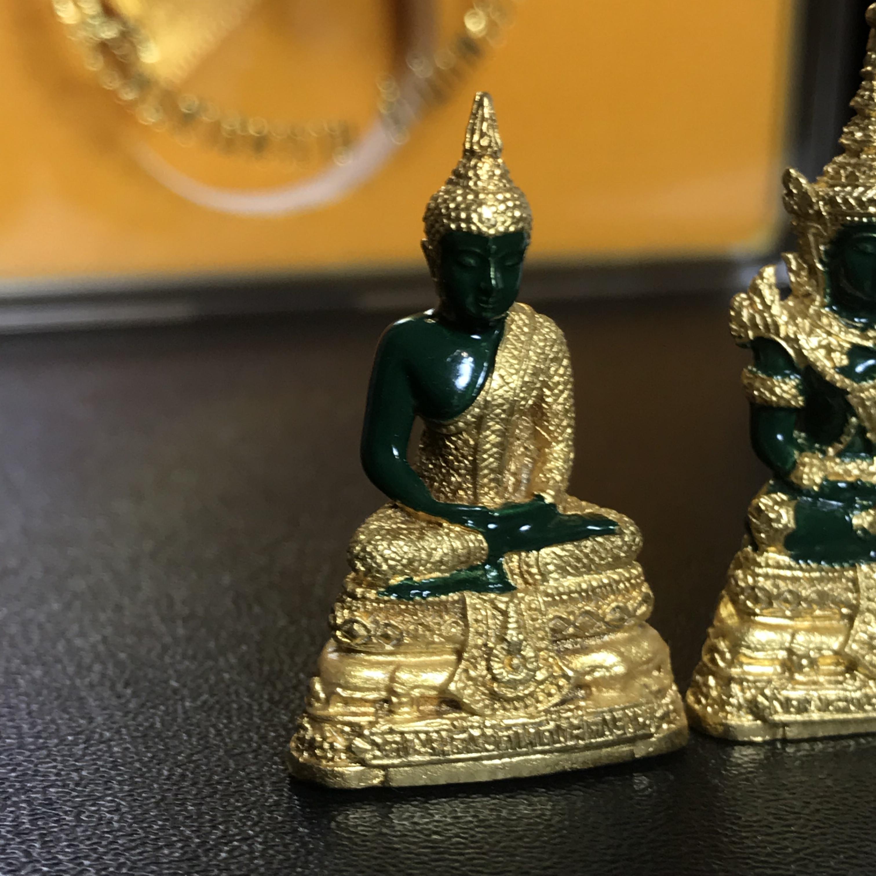 พระพุทธมหามณีรัตนปฏิมากร(พระแก้วมรกต) วัดพระศรีรัตนศาสดาราม สำนักพระราชวัง จัดสร้าง ชุด3 ฤดู ร้อน ฝน หนาว(บรรจุมวลสารใต้ฐาน)