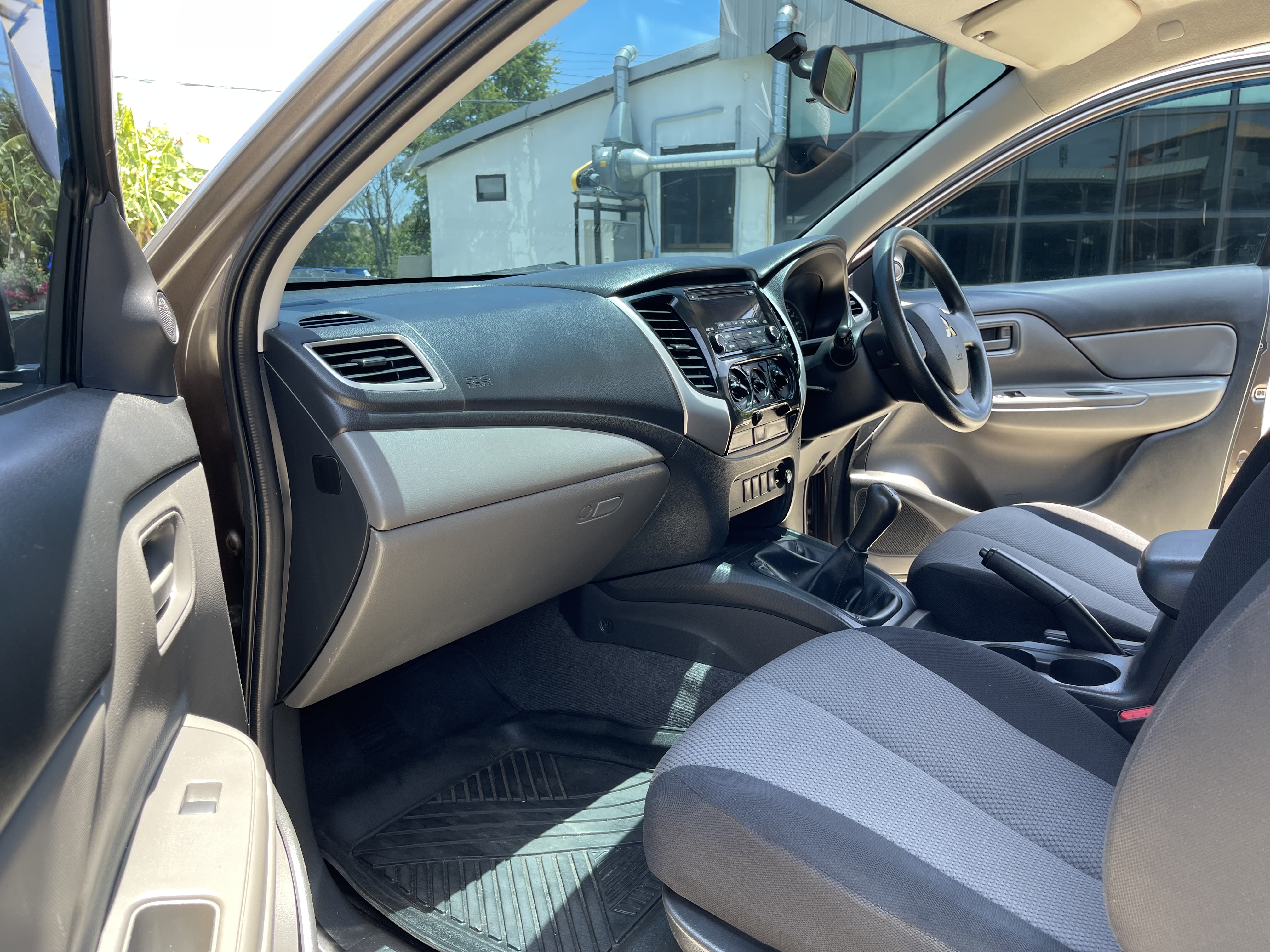 Mitsubishi Triton All New Cab 2.5 GLX 2015 น้ำตาล