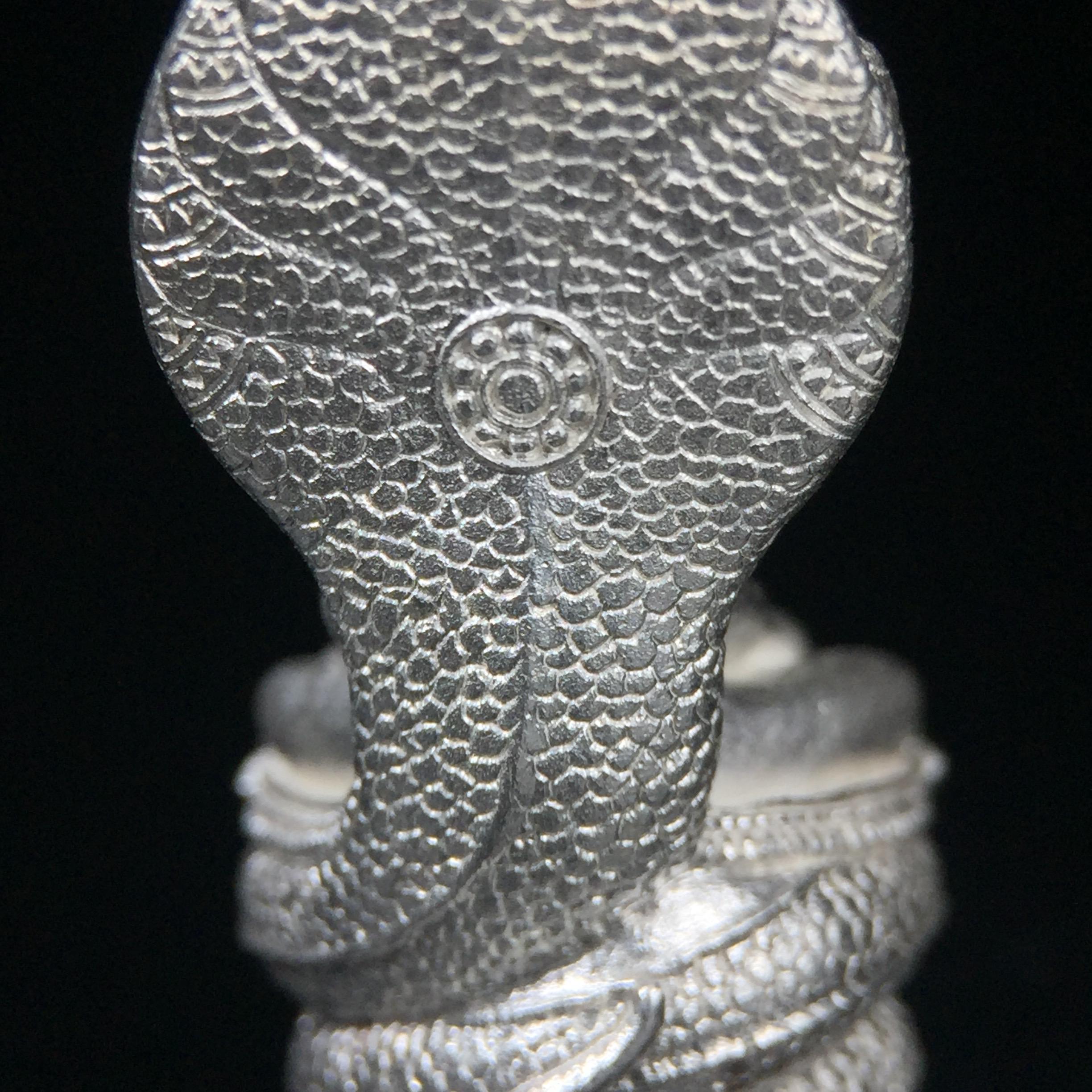 พระพุทธรูปนาคปรกปางมารวิชัย สธ. เนื่องวโรกาสสมเด็จพระเทพรัตนราชสุดาฯ ทรงเจริญพระชนมายุครบ 3 รอบ ปี2534 พิธีพุทธาภิเษก ณ วัดบวรนิเวศวิหาร โดยมีสมเด็จพระญาณสังวร สมเด็จพระสังฆราชเป็นองค์ประธาน(พิธีใหญ่ มวลสารดี พุทธศิลป์งดงาม)พระกริ่งเนื้อเงินพบเจอน้อยหายาก