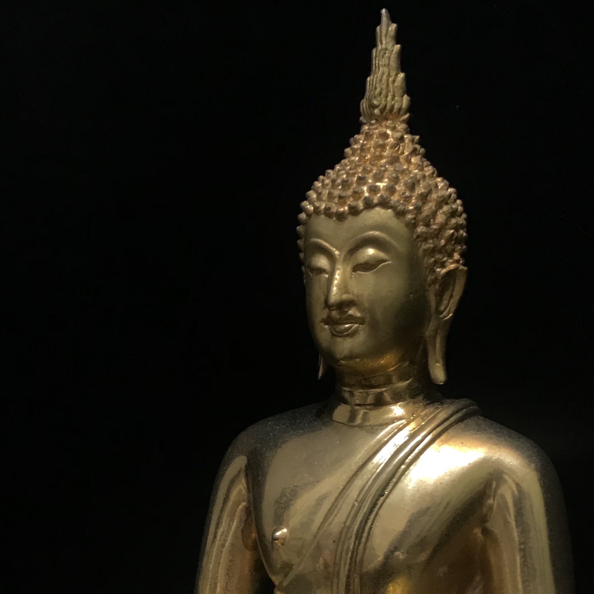 พระบูชาพระพุทธศิรมงคล ภปร. วัตถุมงคลคุ้มเกล้าปี2524 ของมูลนิธิคุ้มเกล้า โรงพยาบาลภูมิพลจัดสร้าง ขนาดหน้าตัก5นิ้ว(ในหลวงรัชกาลที่9 ทรงจุดไฟพระฤกษ์และเททอง)