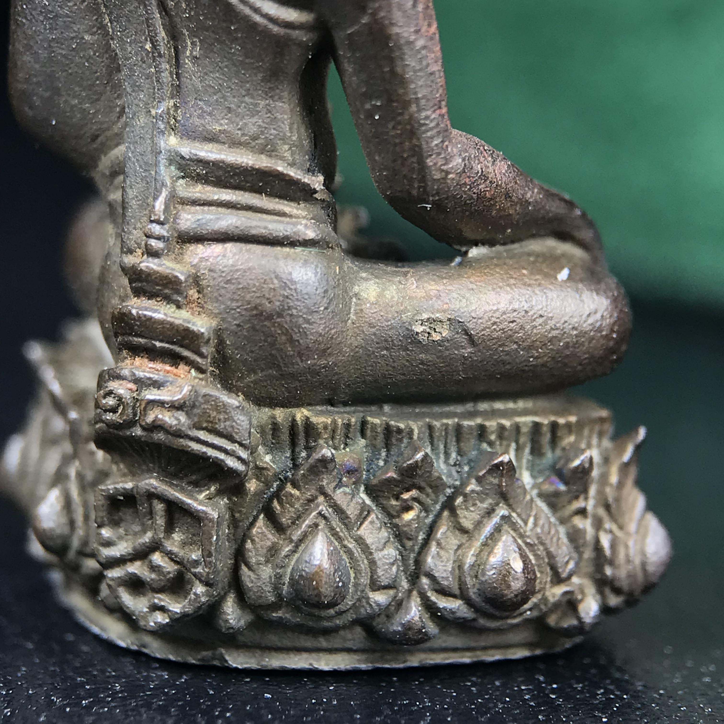 พระกริ่งวาสนา(รุ่นแรก) 80 พรรษา สมเด็จพระสังฆราช (วาสน์) วัดราชบพิธฯ ปี2521 เนื้อนวโลหะ(ตอกโค๊ตพระปิดตา) โดยมีหลวงปู่โต๊ะ วัดประดู่ฉิมพลีร่วมปลุกเสก พร้อมกล่องบรรจุเดิม(รุ่นแรก คอตั้งตรงได้สัดส่วน หายาก)