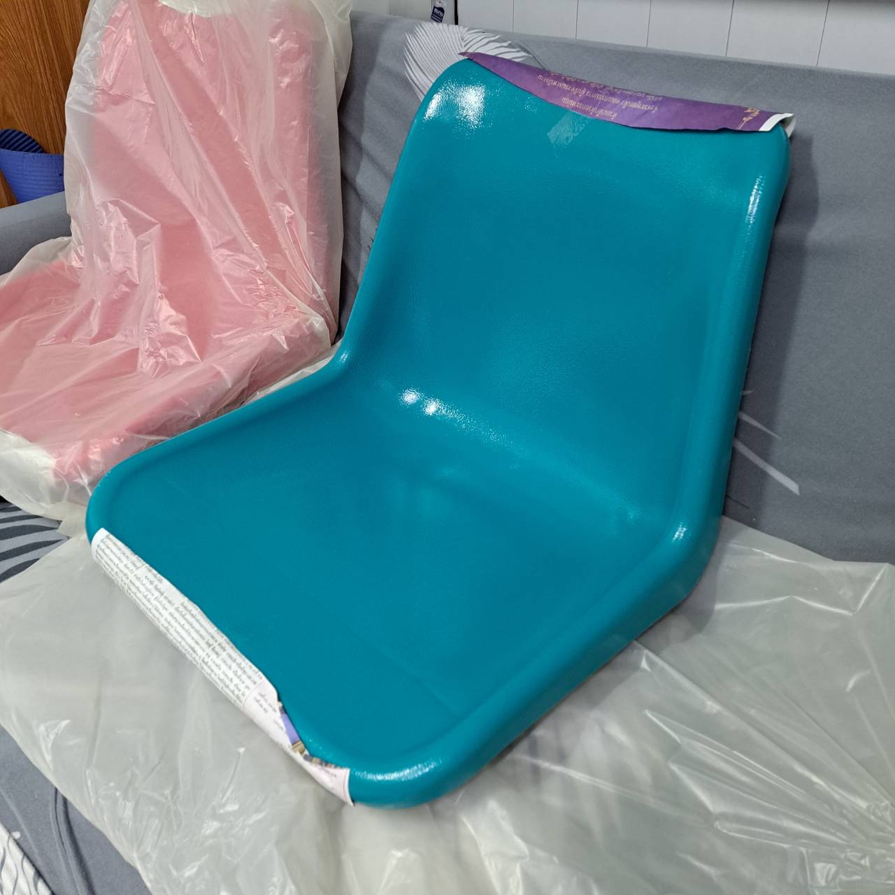 เปลือกเก้าอี้แถวโพลี