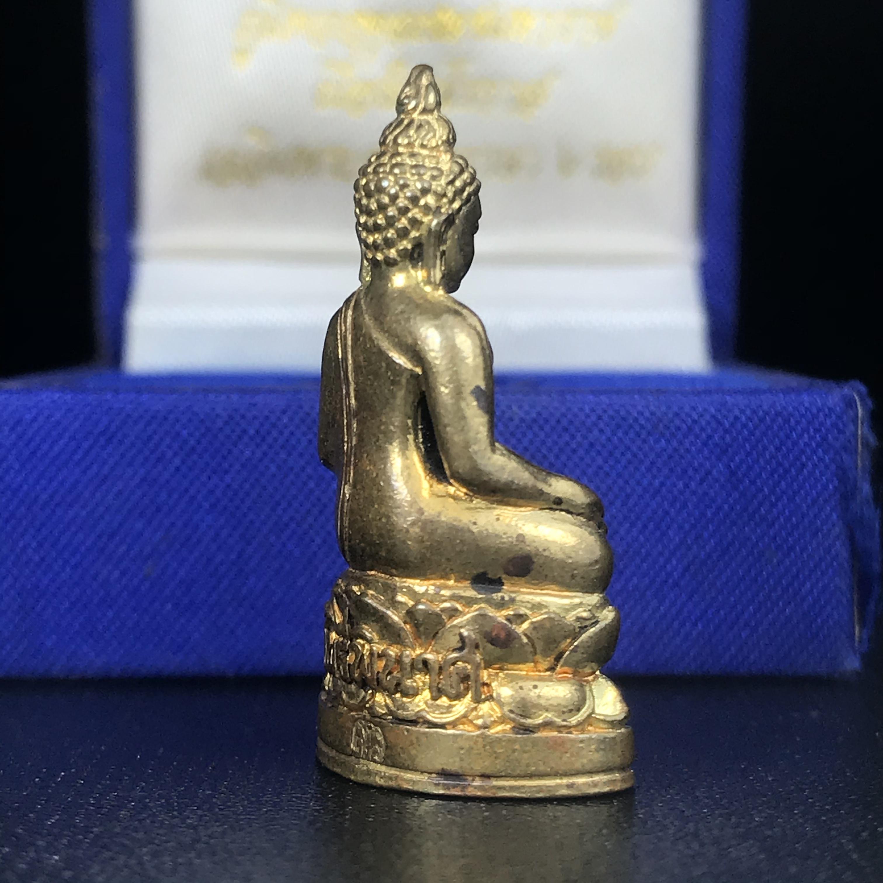 พระกริ่งไพรีพินาศ เฉลิมพระเกียรติ พระบาทสมเด็จพระเจ้าอยู่หัวรัชกาลที่9 พระชนมพรรษา 6 รอบ ปี2542เนื้อสัมฤทธิ์(บรรจุเหล็กไหล)ดีนอก-ดีใน