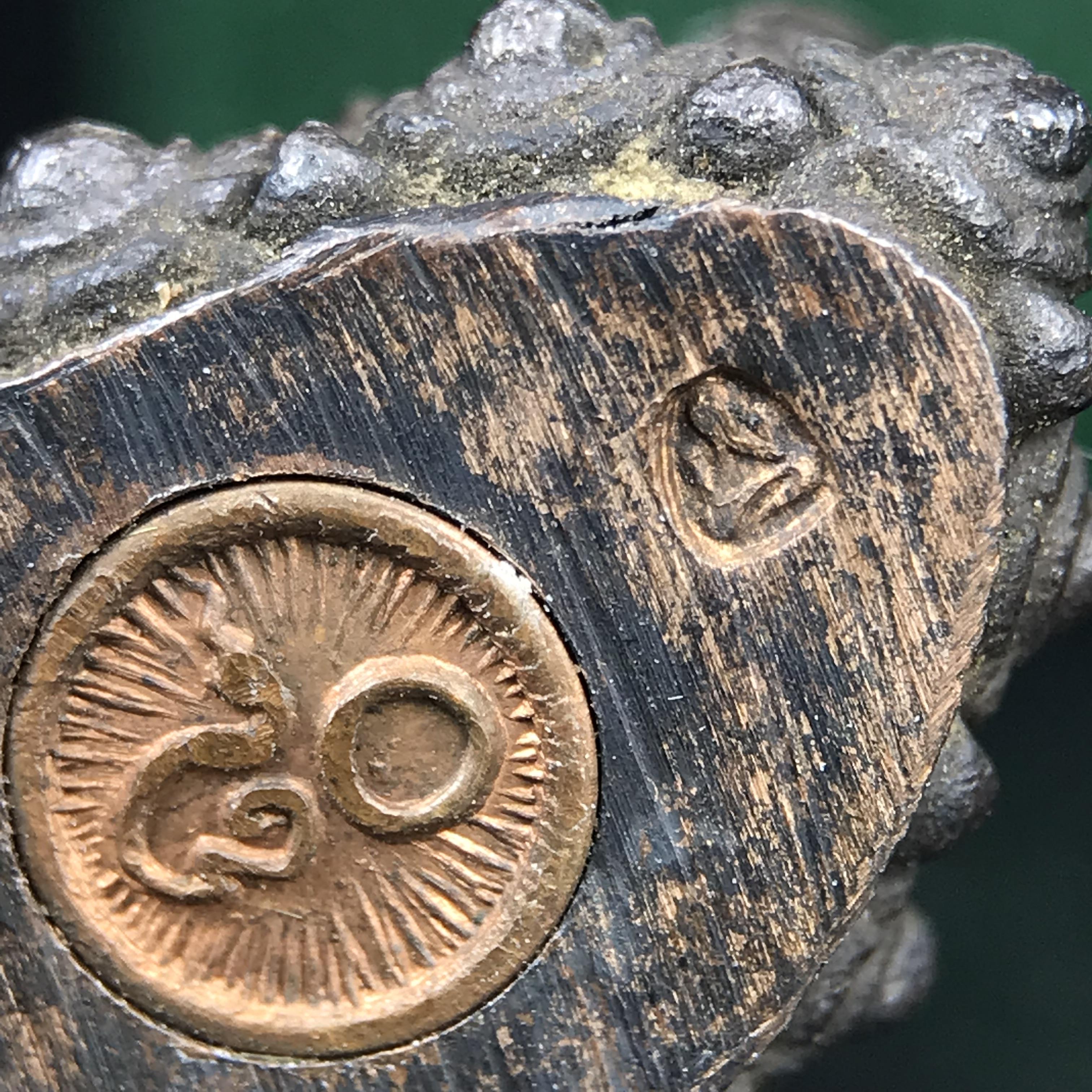 พระกริ่งวาสนา(รุ่นแรก) 80 พรรษา สมเด็จพระสังฆราช (วาสน์) วัดราชบพิธฯ ปี2521 เนื้อนวโลหะ(ตอกโค๊ตพระปิดตา) โดยมีหลวงปู่โต๊ะ วัดประดู่ฉิมพลีร่วมปลุกเสก พร้อมกล่องบรรจุเดิม(รุ่นแรก คอตั้งตรงได้สัดส่วน หายาก)