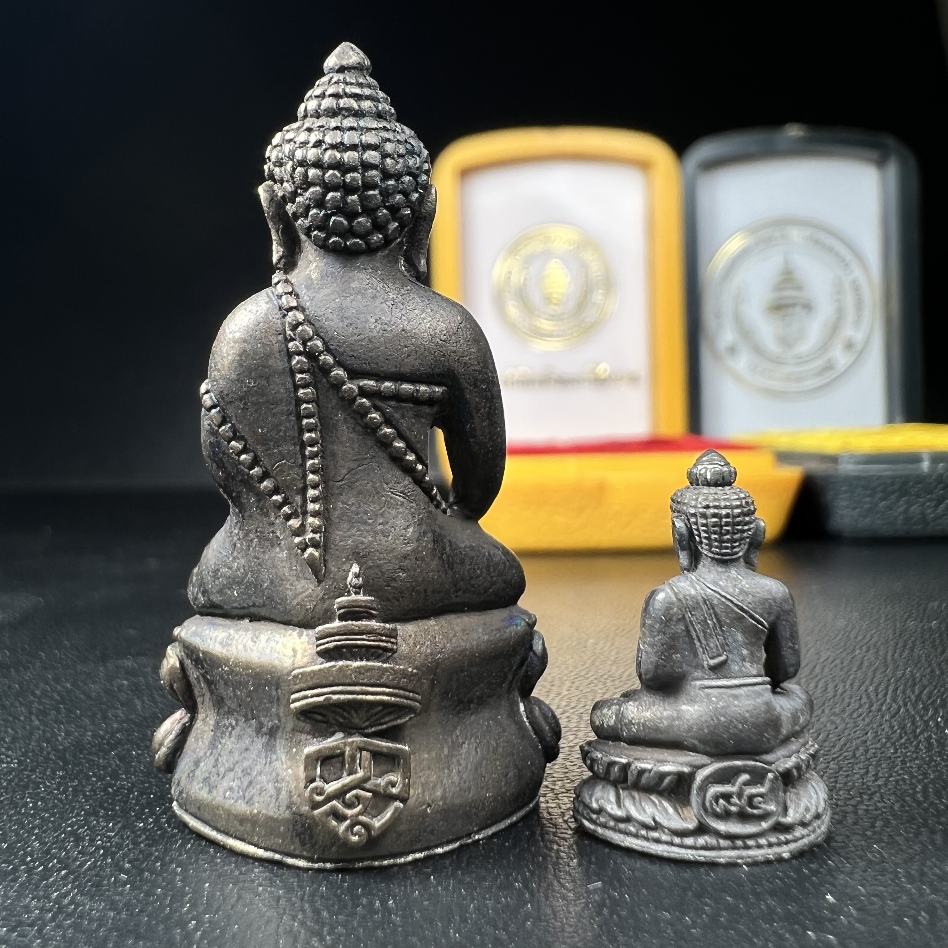 พระกริ่ง-พระชัยวัฒน์ ฉลองพระชนมายุครบ 7 รอบ 84 พรรษา สมเด็จพระสังฆราช(วาสน์) วัดราชบพิธฯ พ.ศ.2525 เนื้อนวโลหะ สภาพสวยมากกล่องบรรจุเดิมครบชุดสมบูรณ์(งานแกะแม่พิมพ์โดย นายช่างเกษม มงคลเจริญ)(1 ใน 1885 องค์)