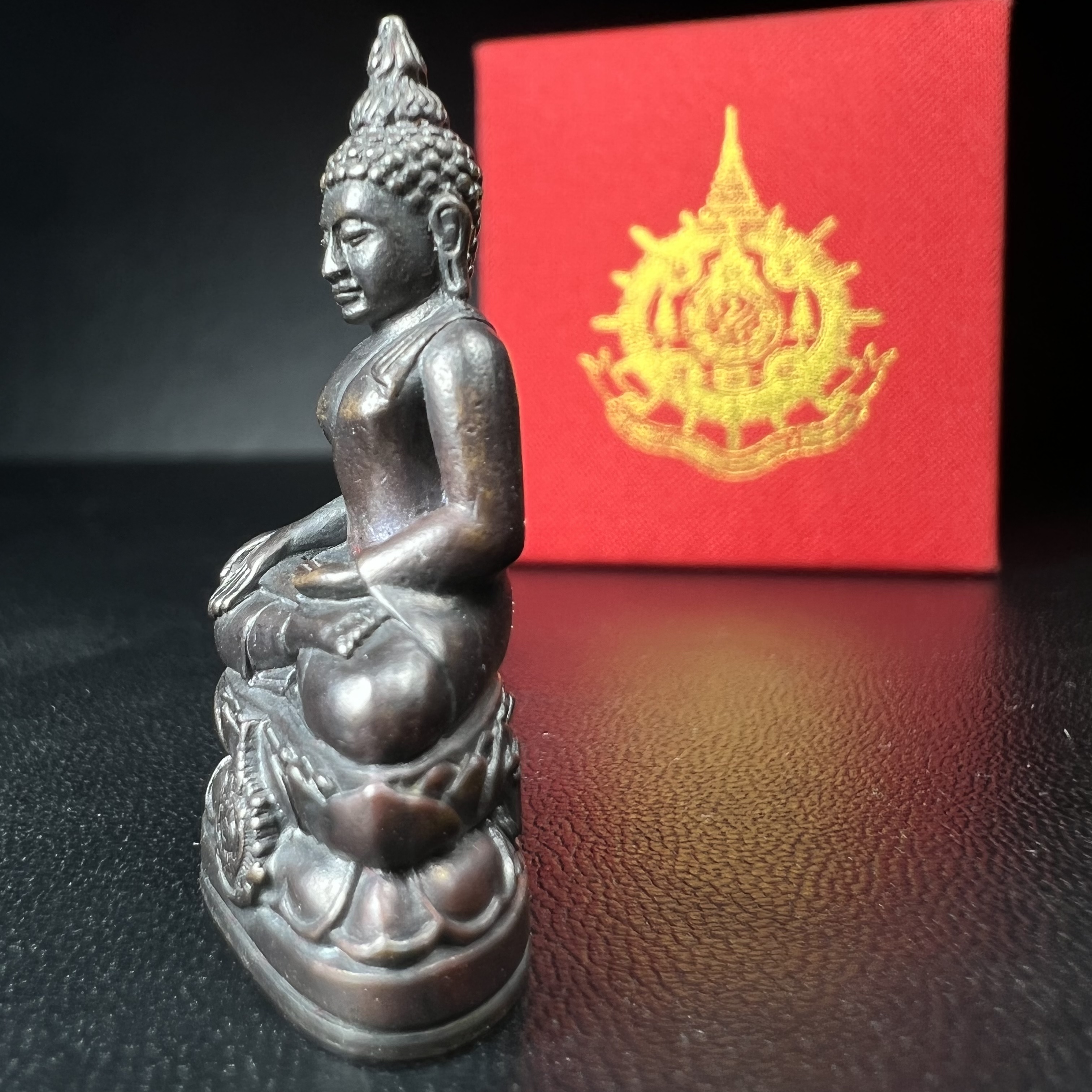 พระกริ่งไพรีพินาศ เฉลิมพระเกียรติ พระบาทสมเด็จพระเจ้าอยู่หัวรัชกาลที่9 พระชนมพรรษา 6 รอบ ปี2542 เนื้อนวโลหะผสมทองคำ(บรรจุเหล็กไหล)ดีนอก-ดีใน