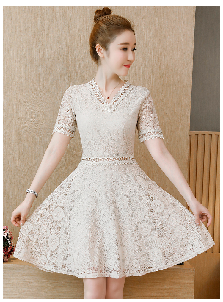 ชุดเดรสสั้นผ้าลูกไม้สีครีม คอวี แขนสั้น กระโปรงทรงเอ สวยน่ารัก